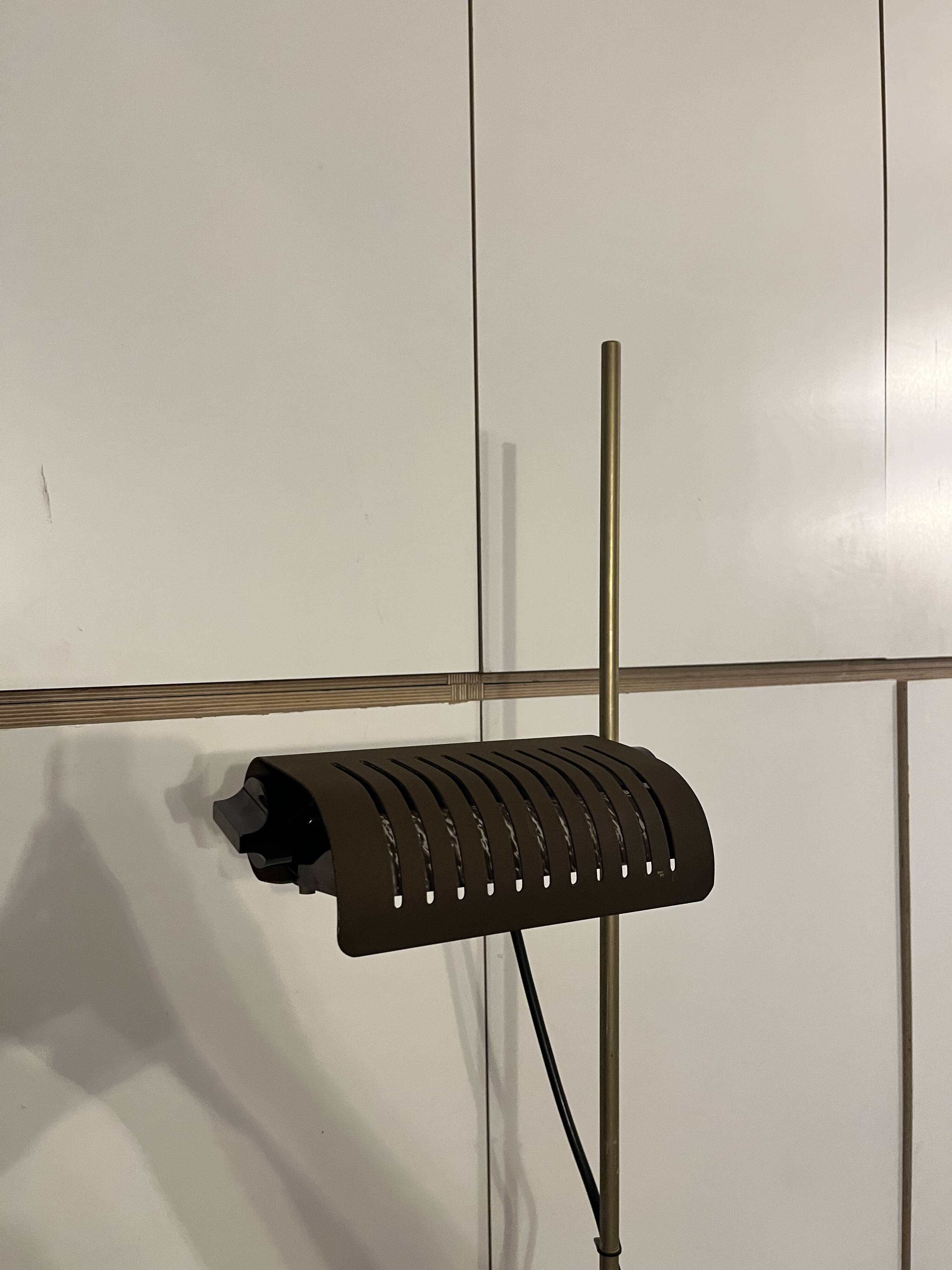 626/L brown floor lamp designed by Joe Colombo, vintage Oluce edition from the 1960s.