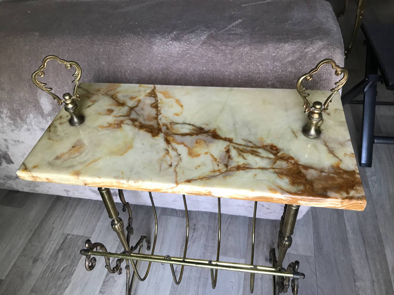 Marble and gilded bronze magazine rack