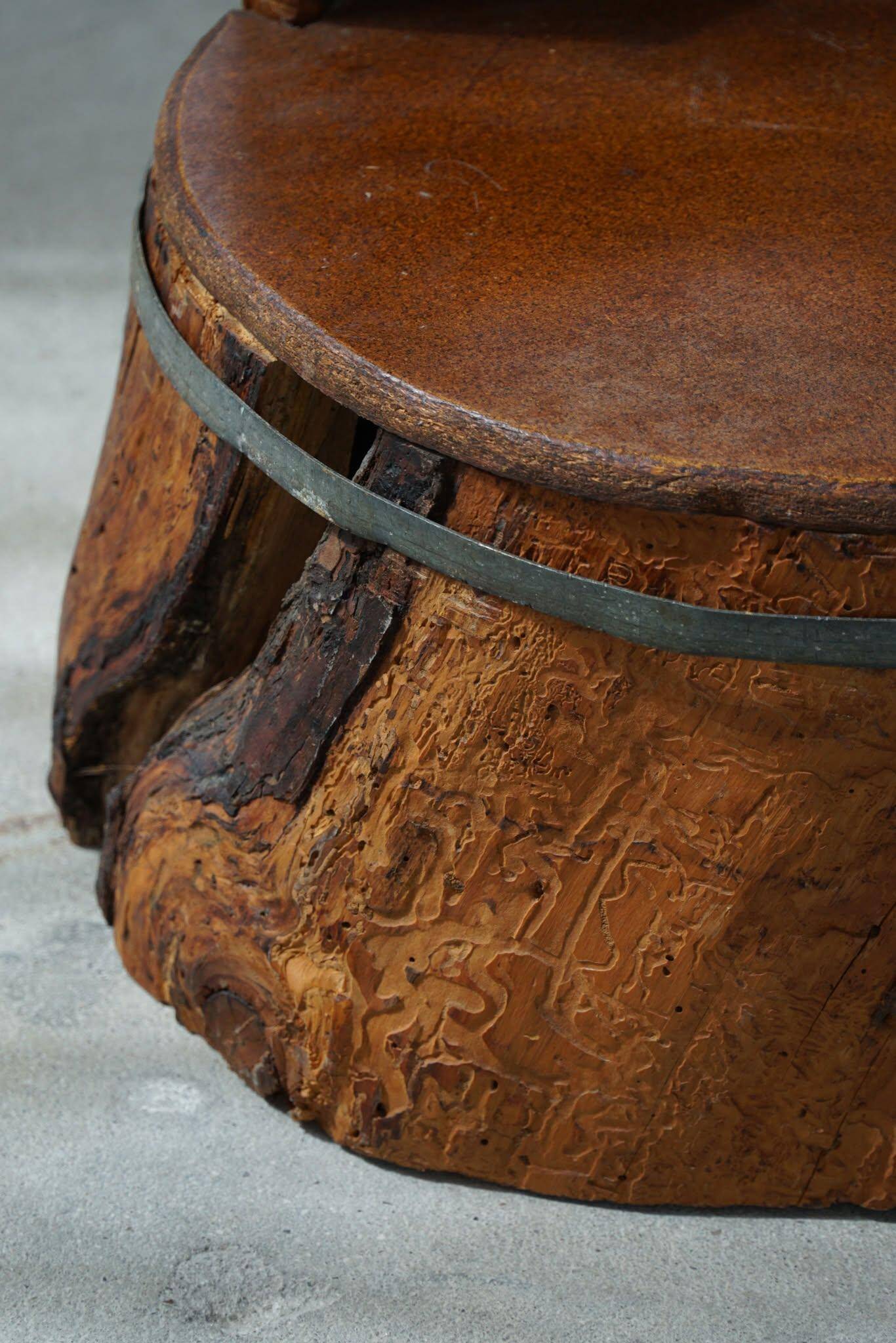 Primitive stump seat in pine, hand-carved, modern Swedish, Wabi Sabi, 1900s.