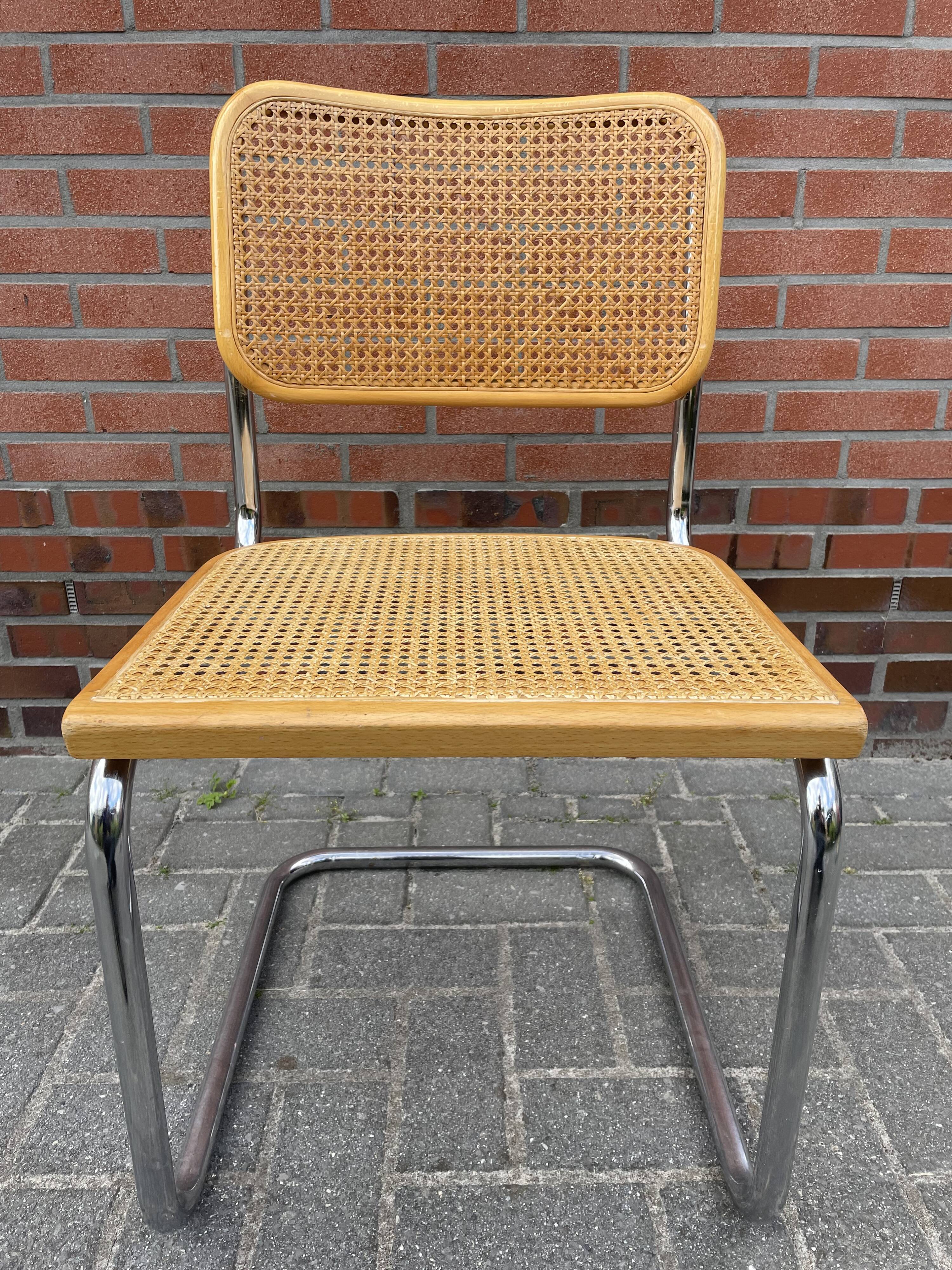 Ensemble de 4 Chaises vintage modèle Cesca B32 en chrome et bois