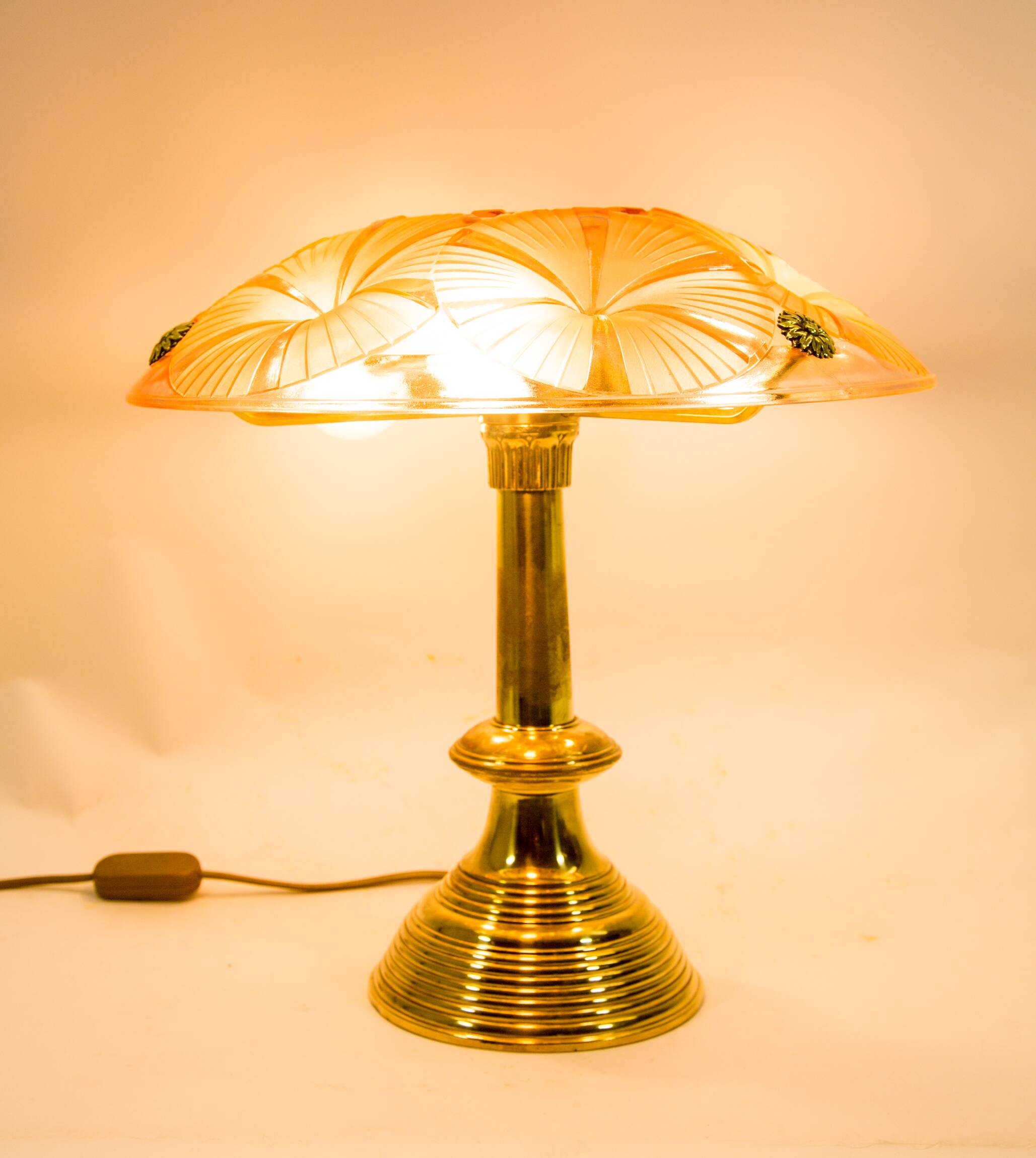 Lampe de table Dégué | Art Déco | Base en laiton lourd | millésime des années 1930