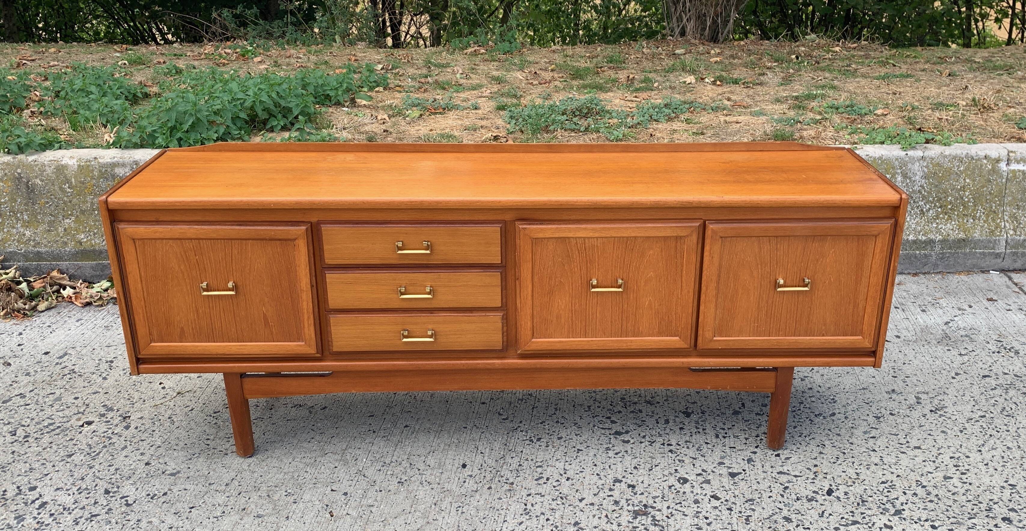 Teak enfilade from the 1970s by the English brand William Laurence.