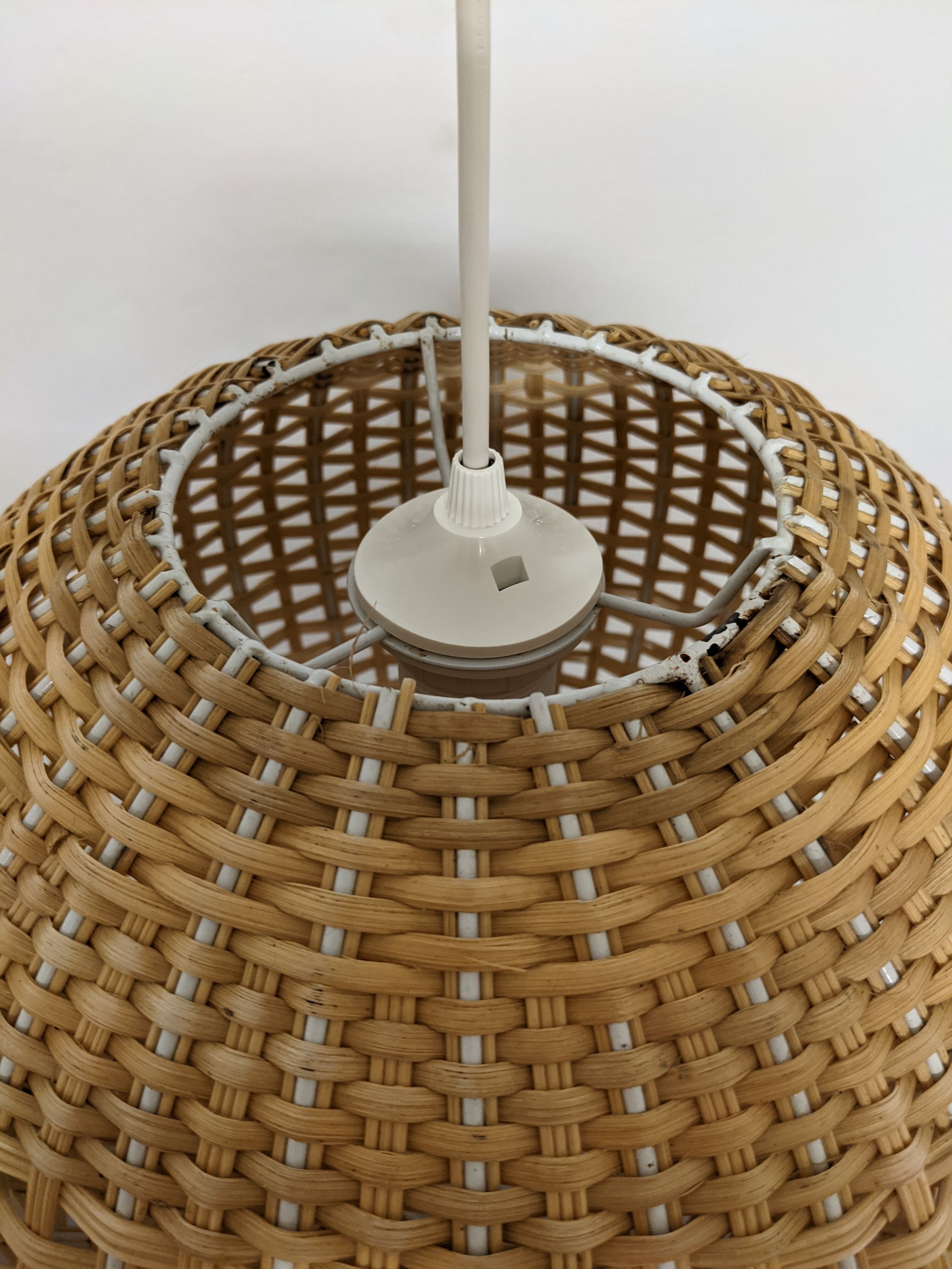 Vintage rattan ball suspension