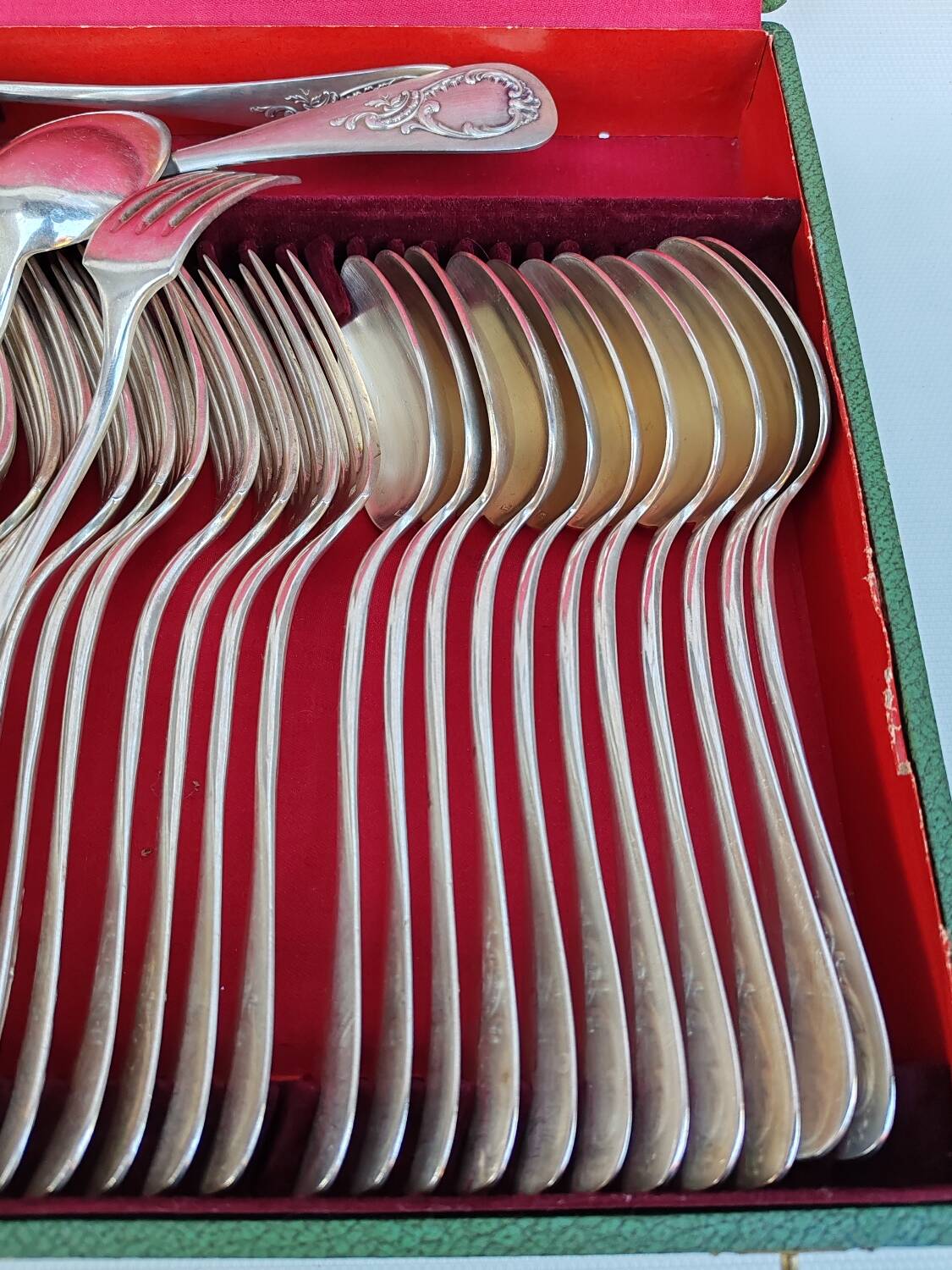 38-piece silver-plated cutlery set by Apollo.