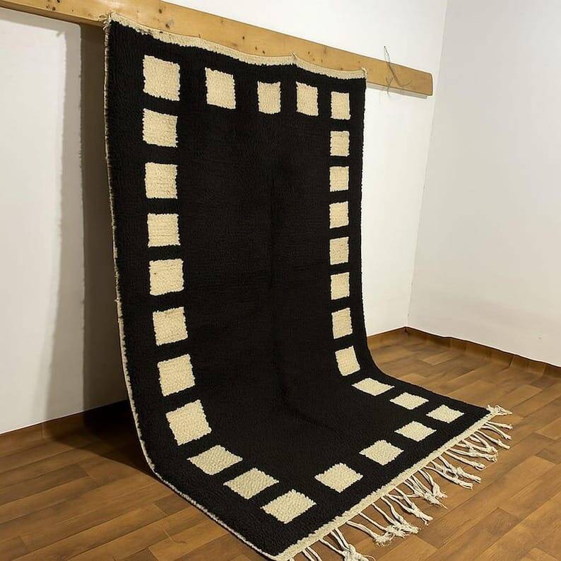 Handwoven Berber rug in black and white, size 1.4/2.6 m.