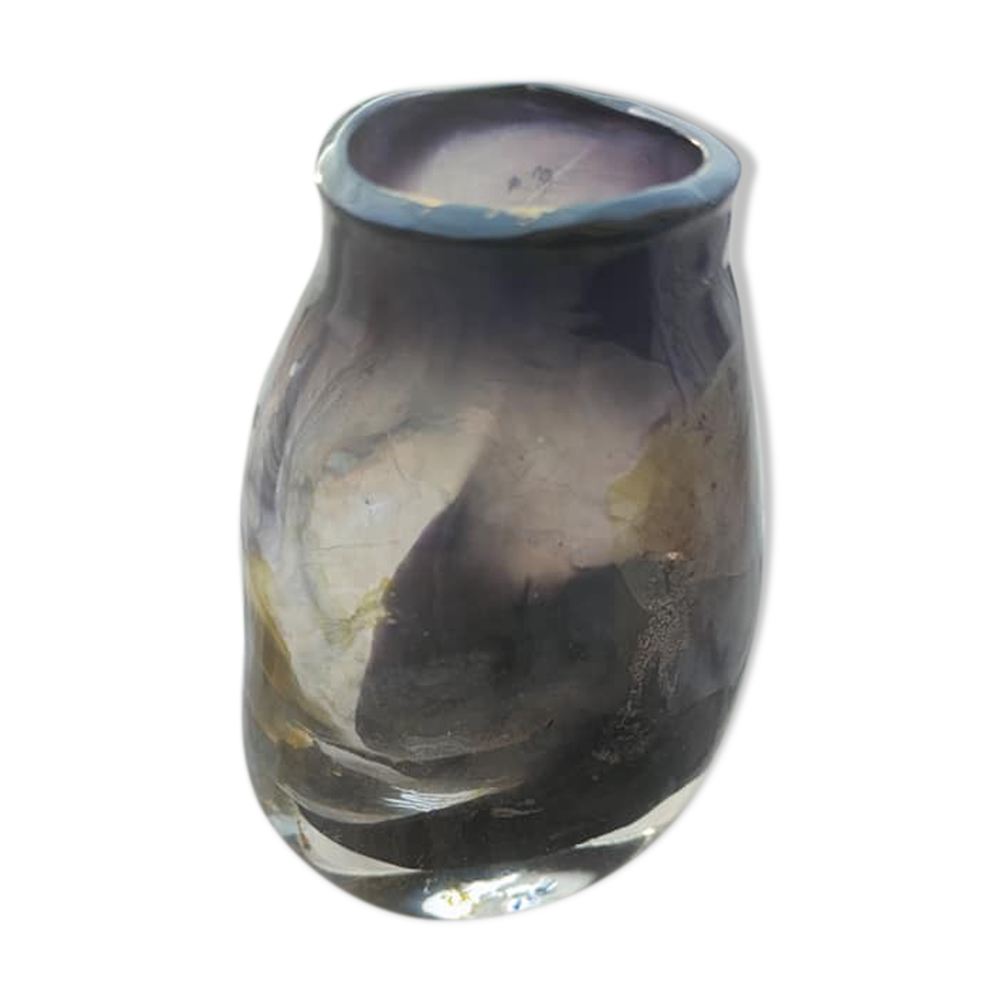 Soft-shaped glass paste vase