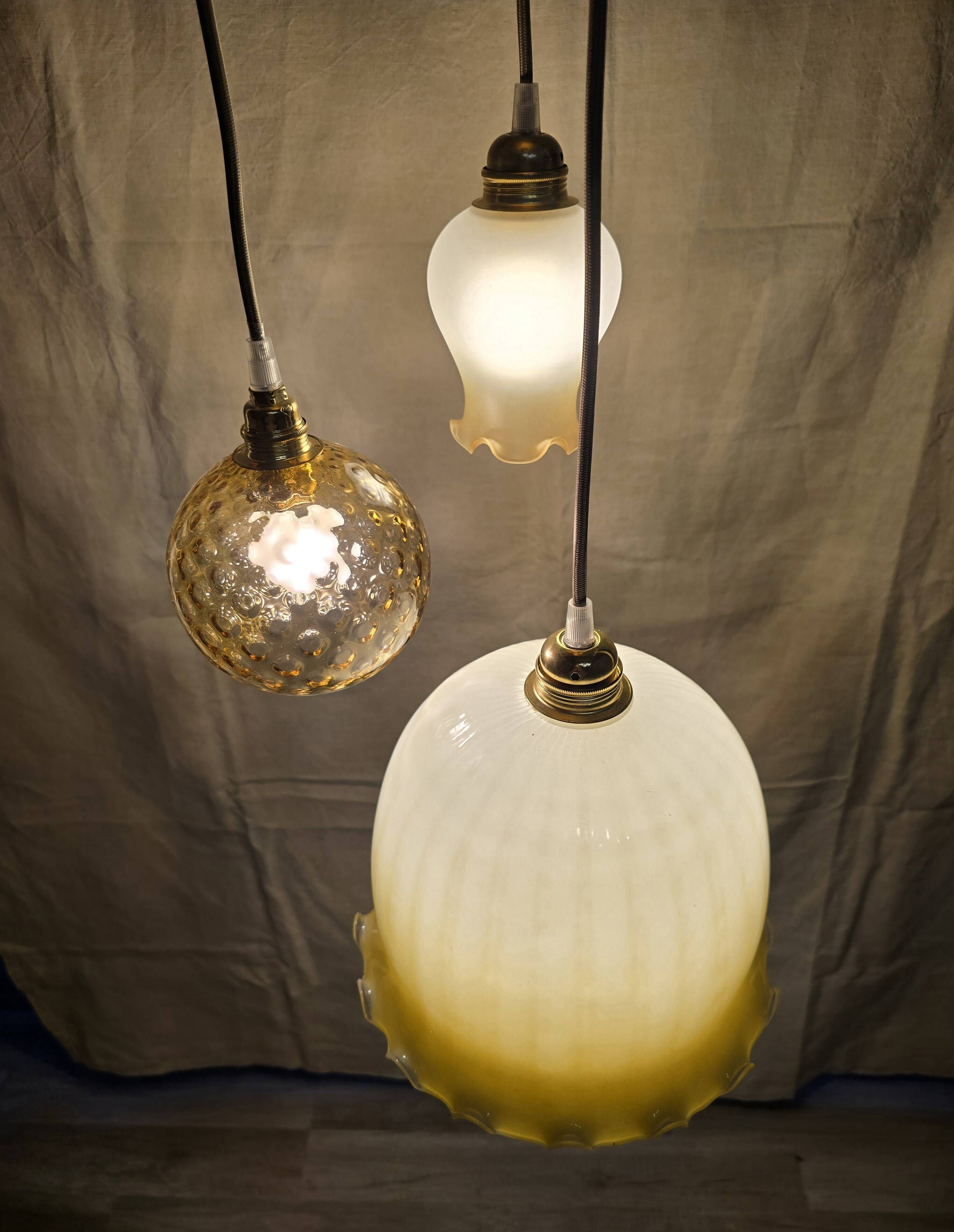 Suspension triple opaline with engraved and frosted glass in shades of yellow-orange.