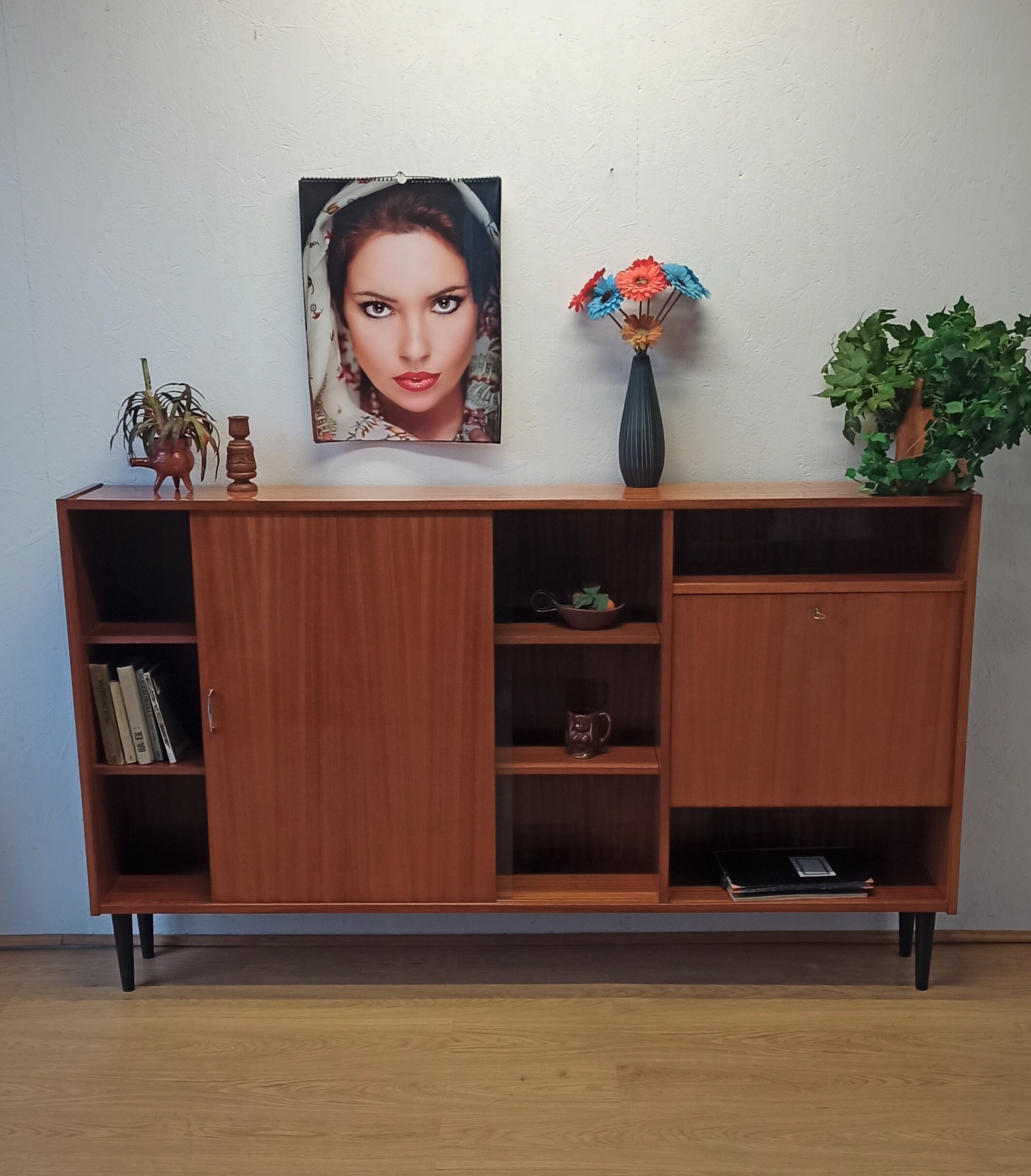 Buffet moderniste, des années 1970