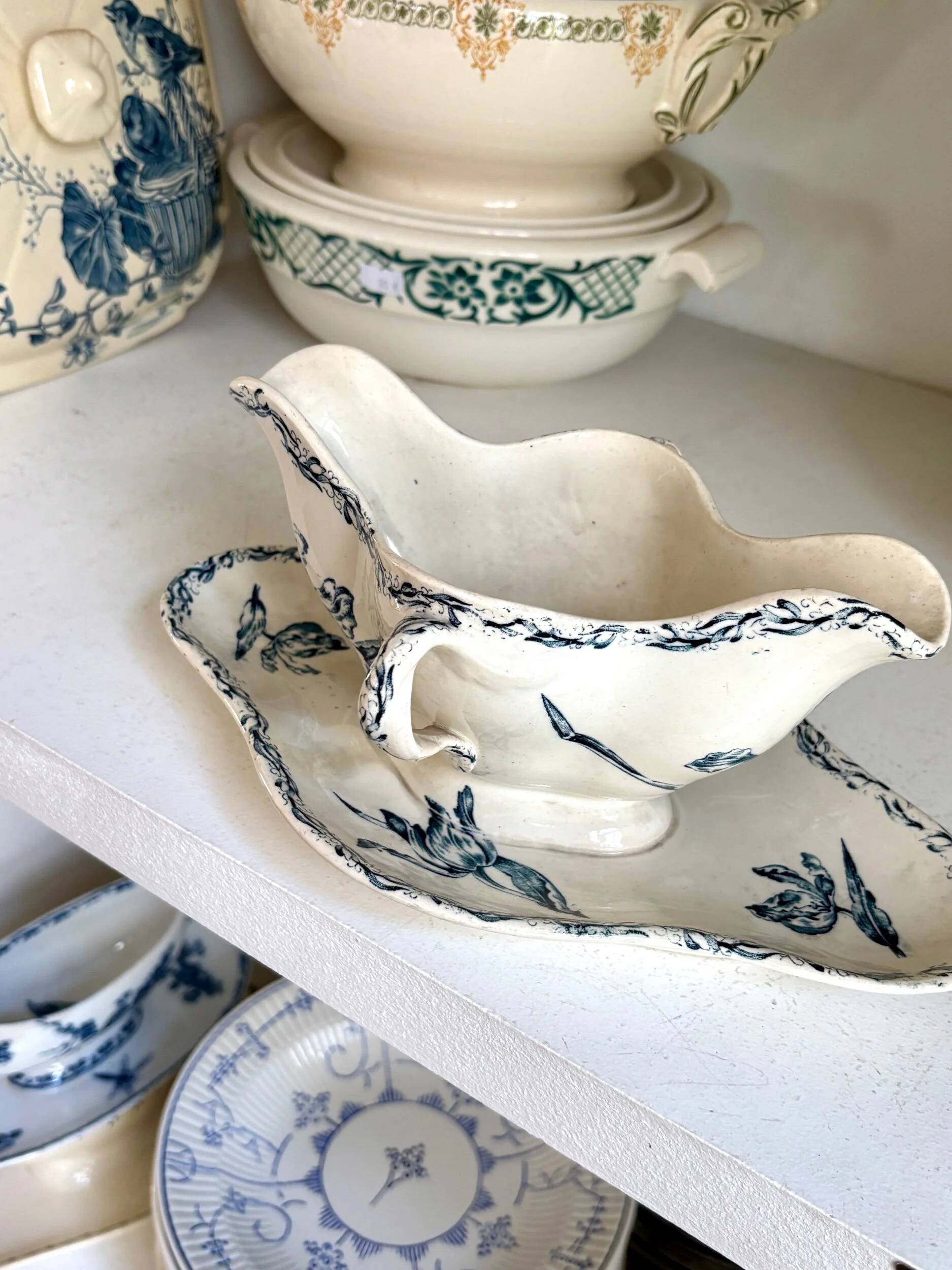 Lunéville sauce boat in blue ironstone, "Tulip" service.