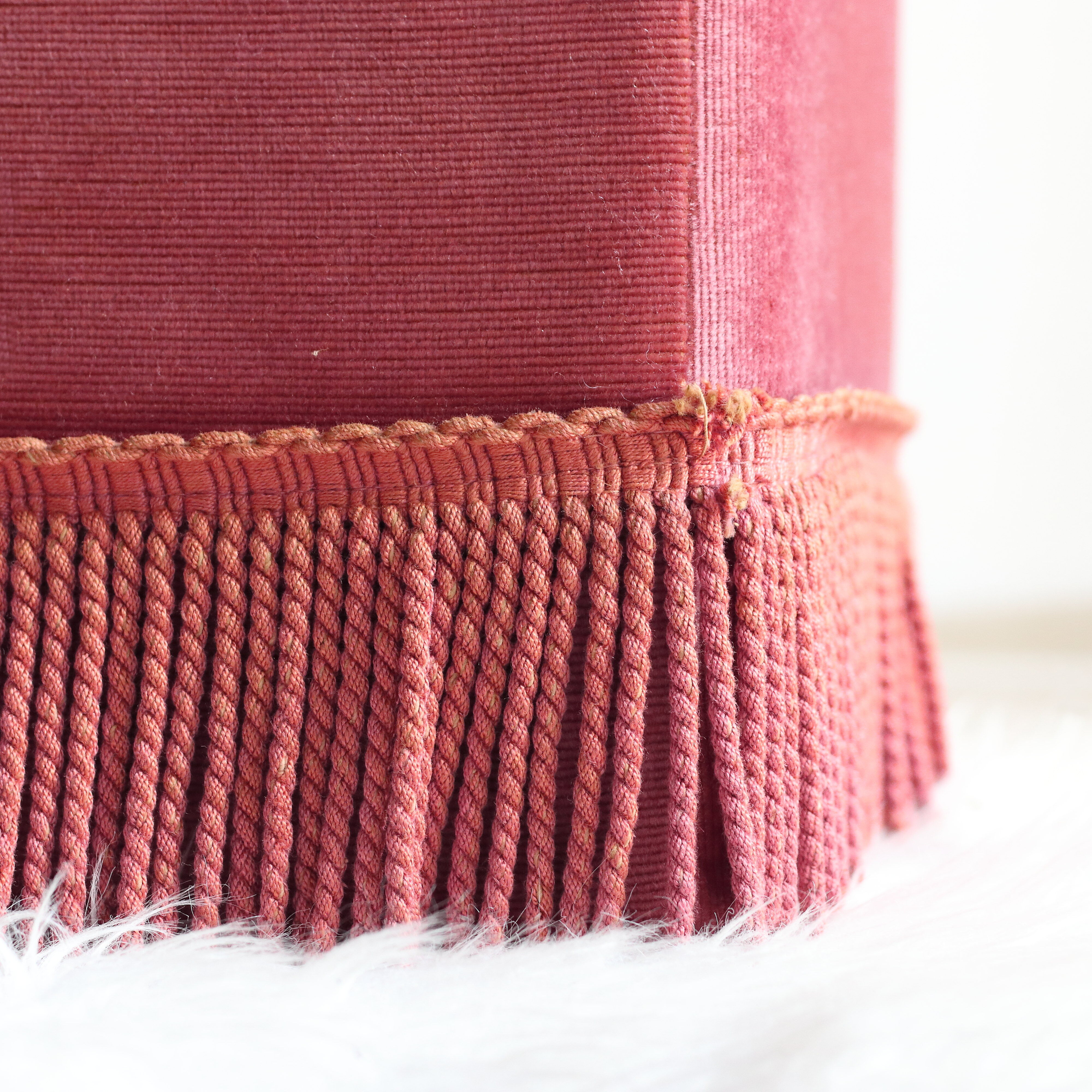 Pink velvet pouf with fringes