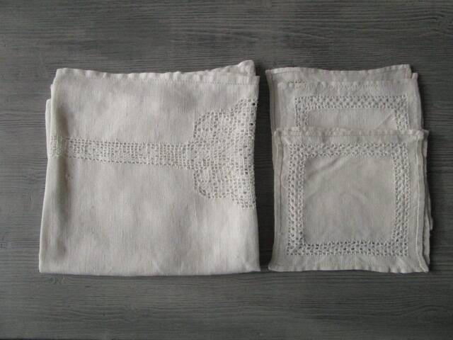 Nappe a thé ancienne brodée+6serviettes assorties