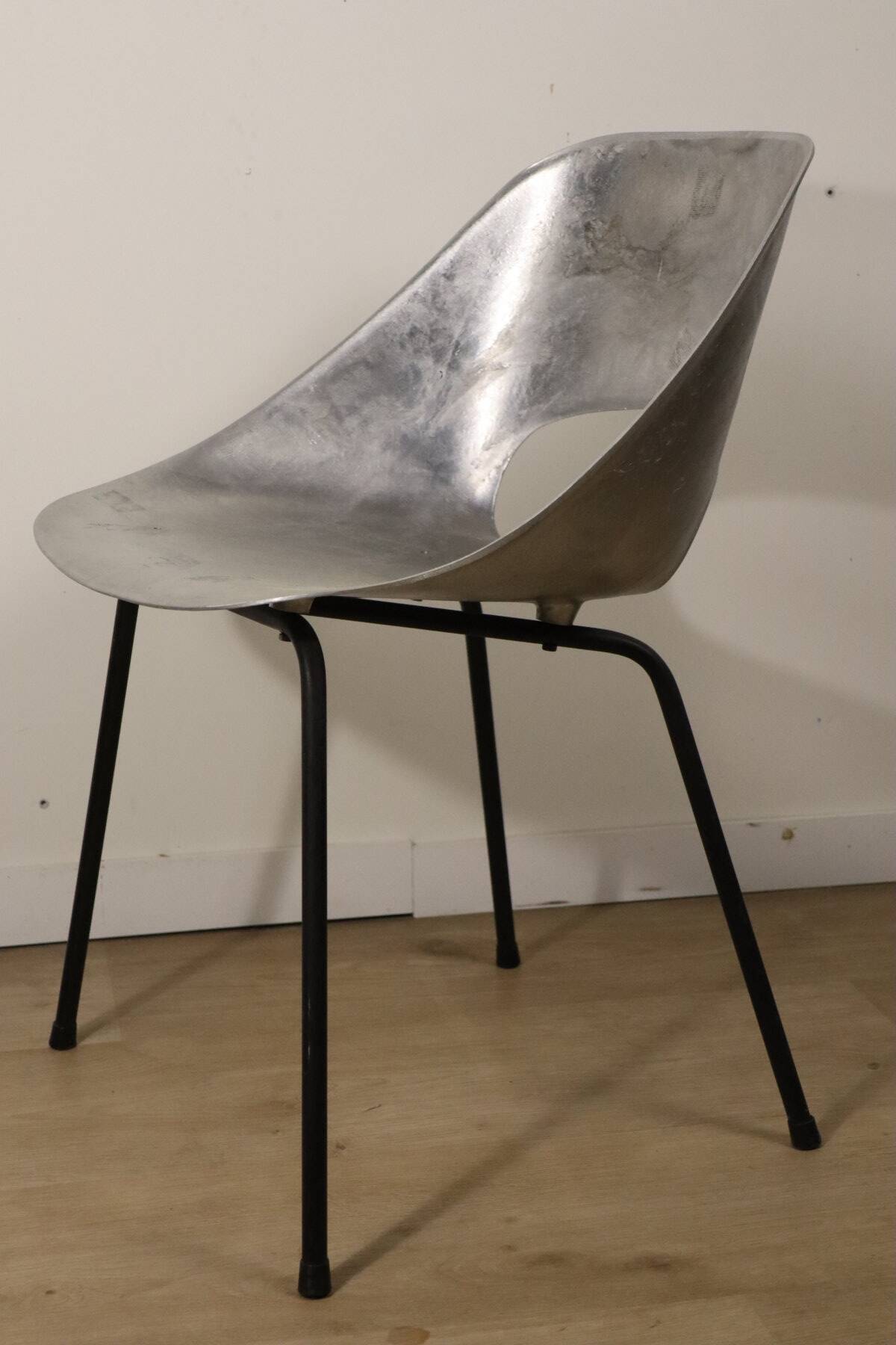 Aluminium chair, "Tulip" model, by Pierre Guariche, Steiner edition, 1960