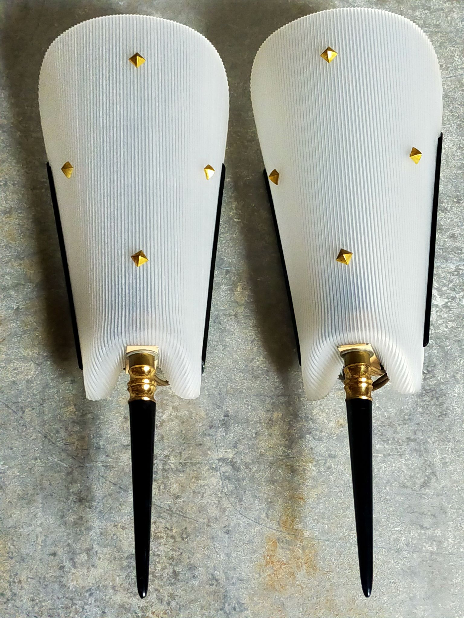 Paire d'appliques années 50 plexi et bakélite vintages