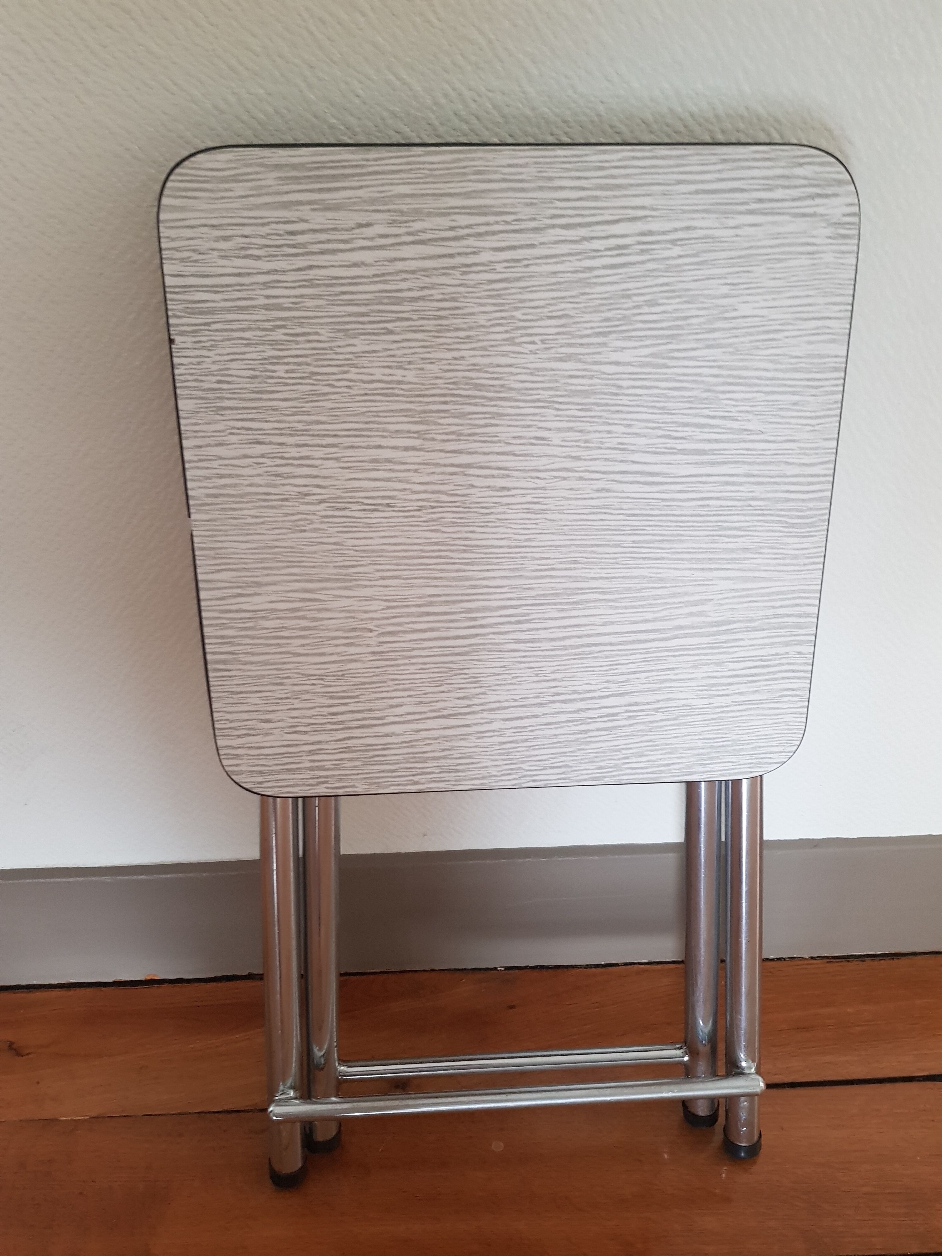 Folding stool in formica