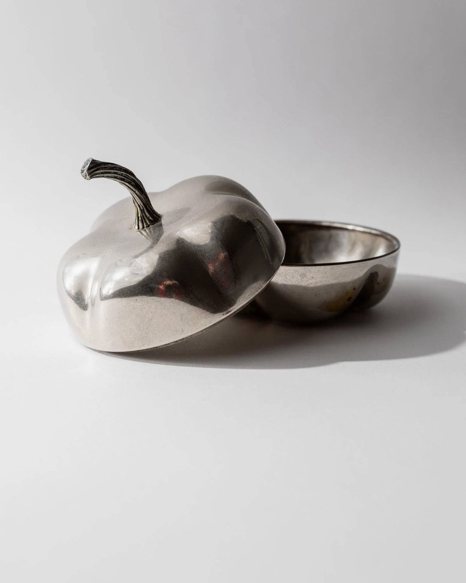 Vintage 1970s silver-plated pumpkin box with lid.