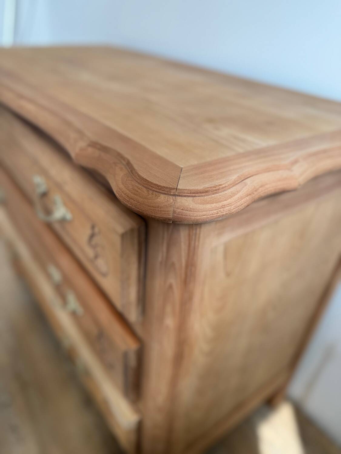 Revisited Louis XV chest of drawers – sanded solid wood – ready to personalize