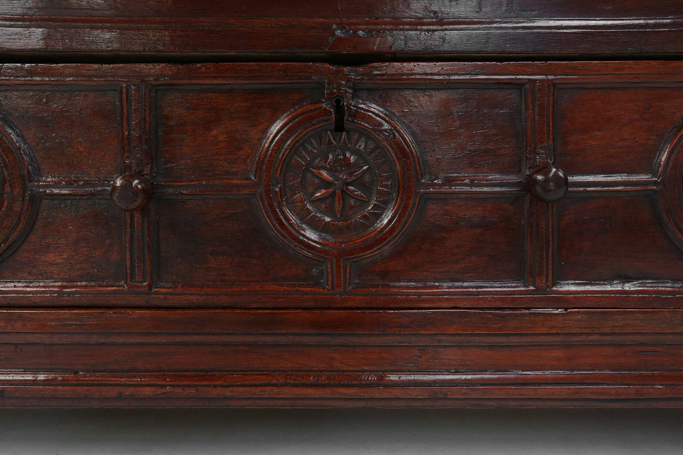 Buffet géométrique en chêne, France 16ème siècle