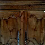 Armoire Louis XIV en merisier massif