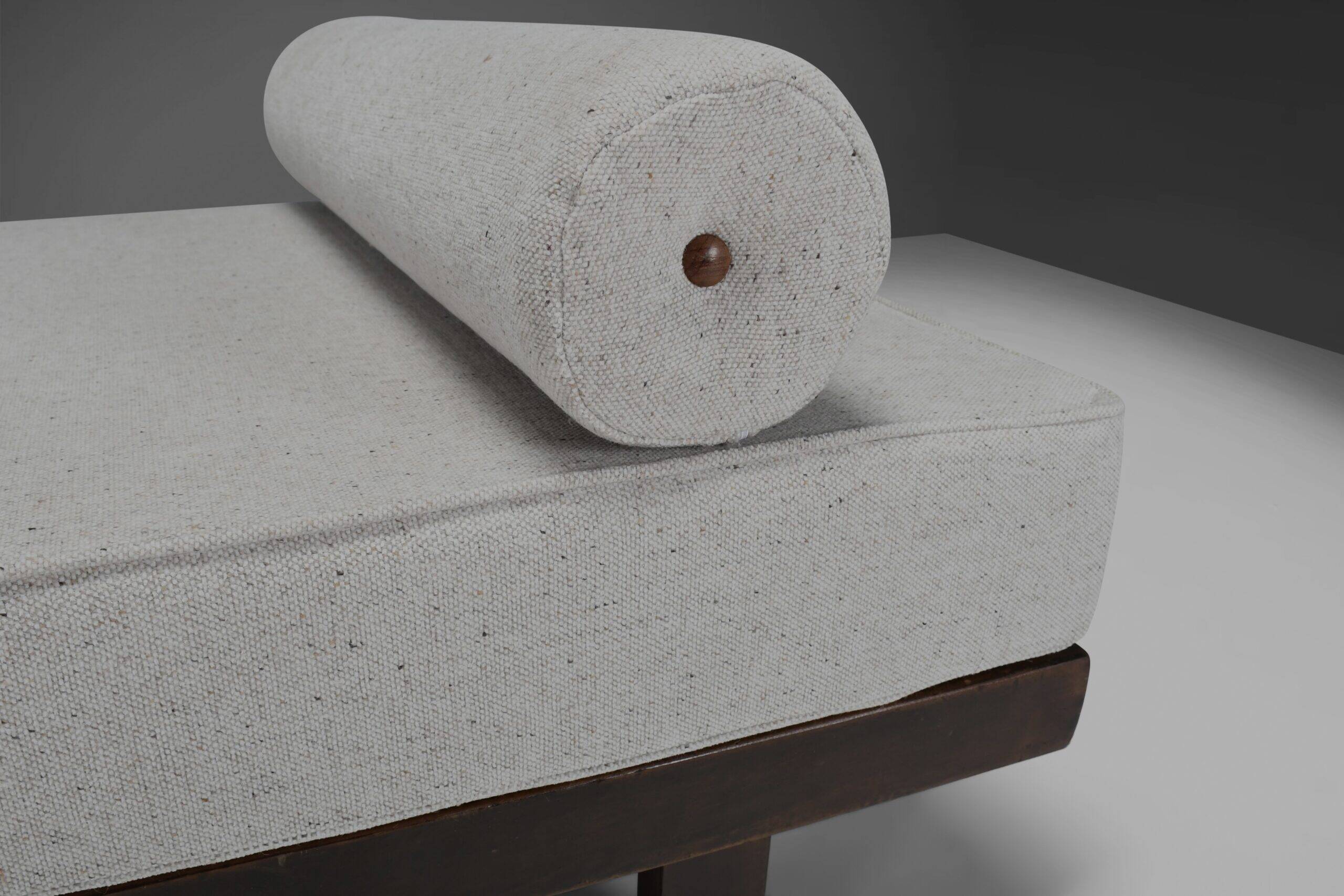 Minimalist daybed by Jorge Zalszupin for L’atelier, Brazil 1959