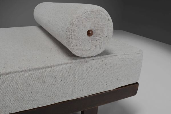 Lit de repos minimaliste de Jorge Zalszupin pour L'atelier, Brésil 1959