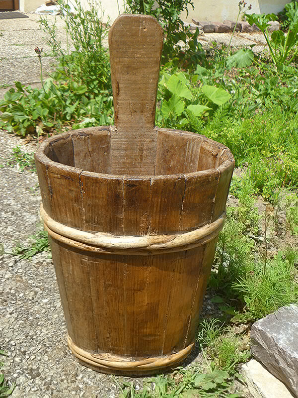 wooden basket to be laid