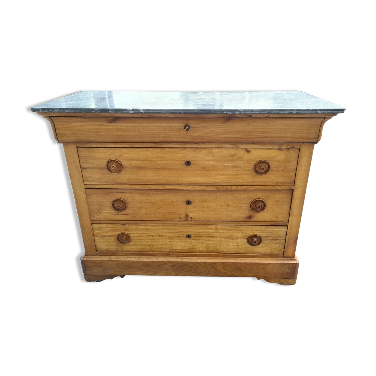 Chest of drawers in cherry