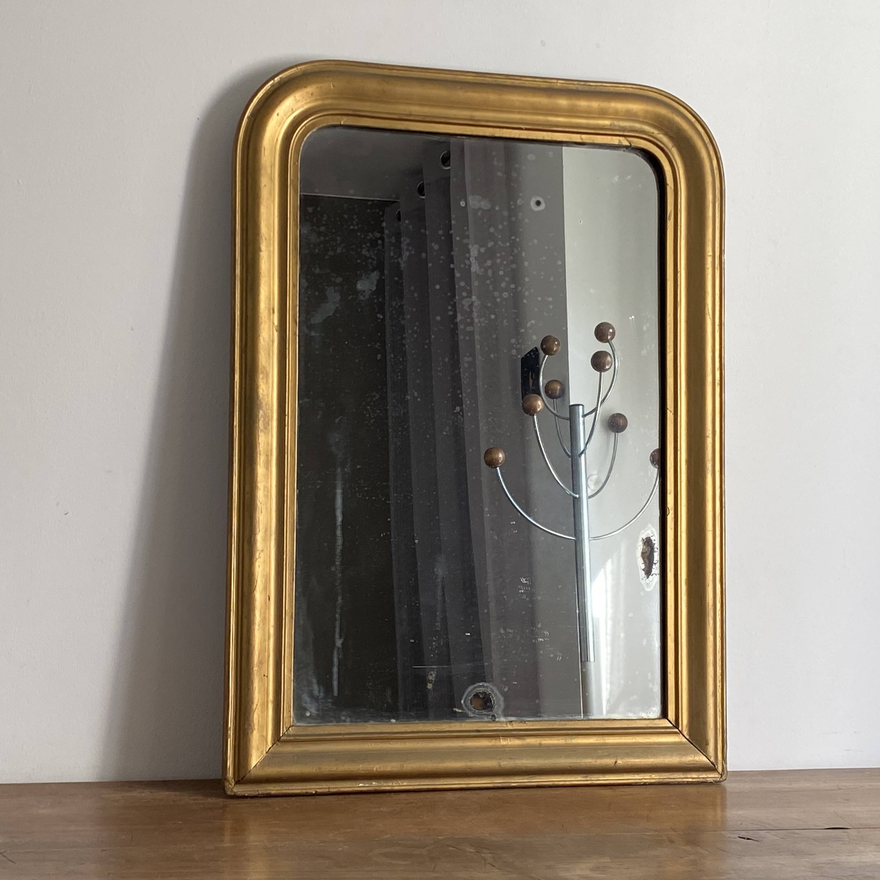 Louis Philippe mirror, late 19th century. Gilded. 88x62.
