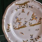 Moustiers scalloped plate in very good condition.