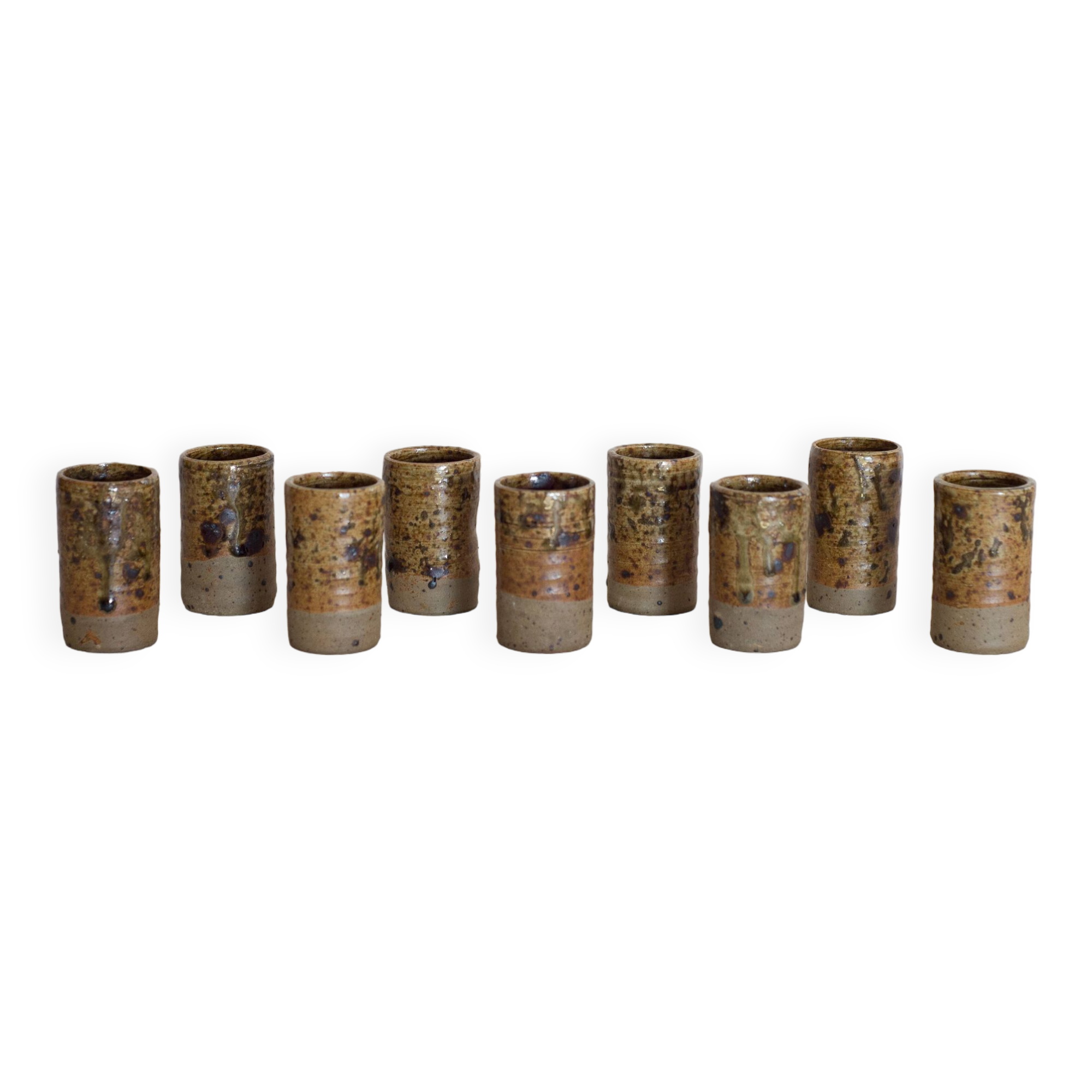 Lot de 9 verres à liqueur ou shot en grès pyrité