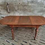 Antique extendable diningtable