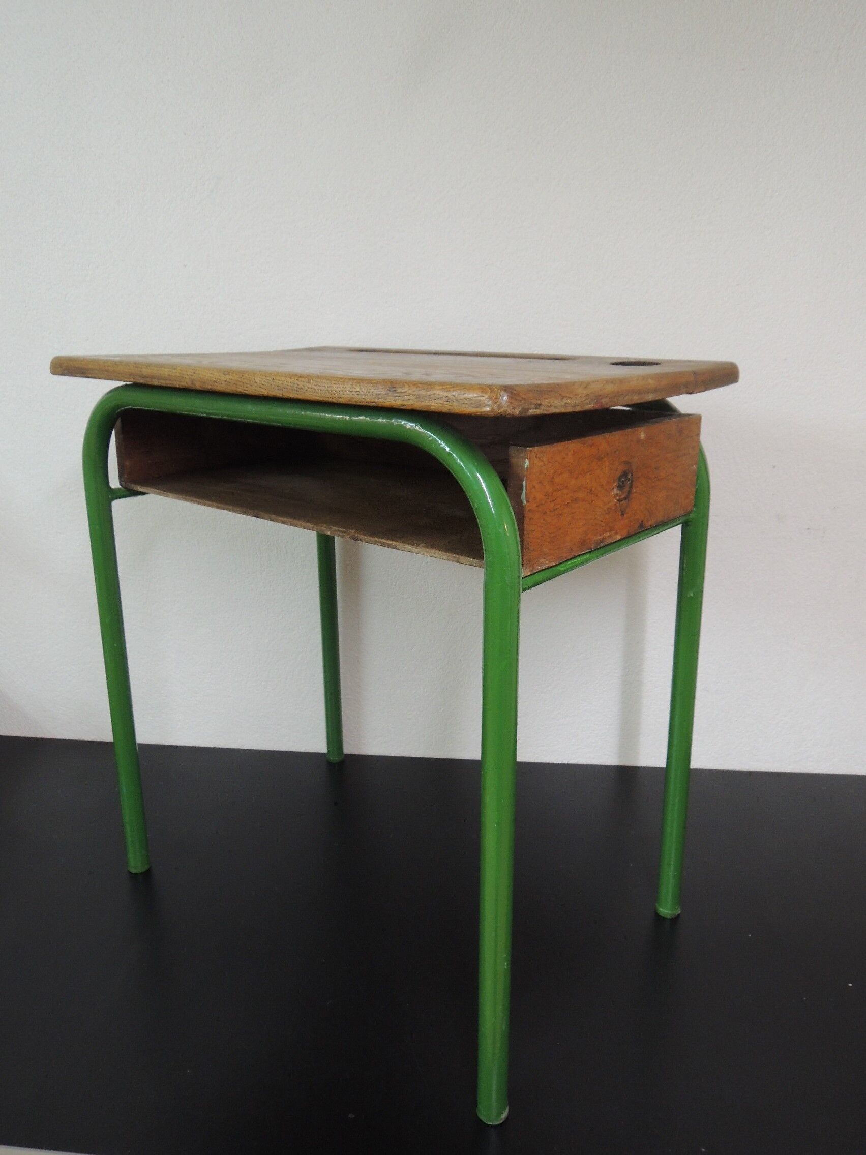 Maternal school desk