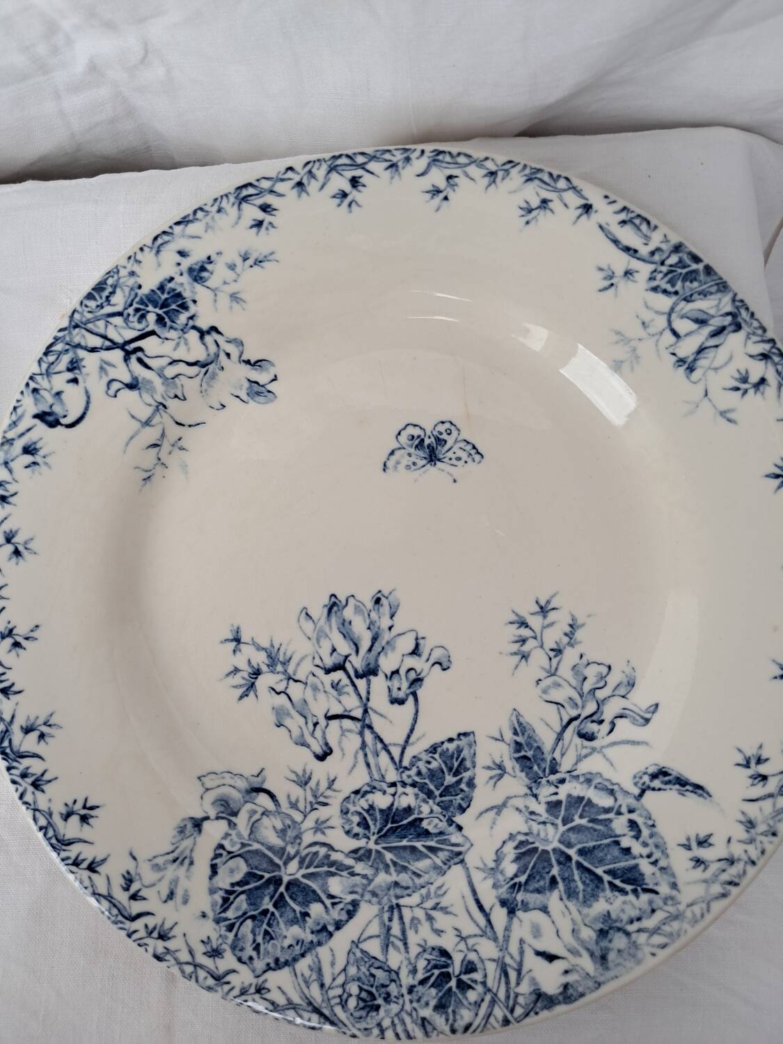 Vintage plates with blue cyclamen pattern, Gien porcelain
