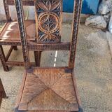 Chaise en bois sculpté