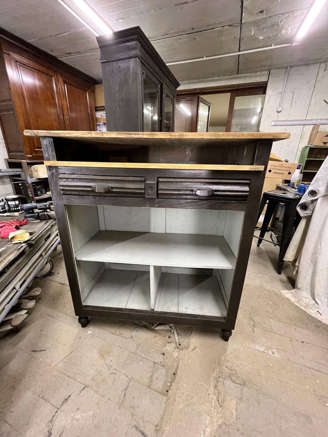 Flemish tavern counter