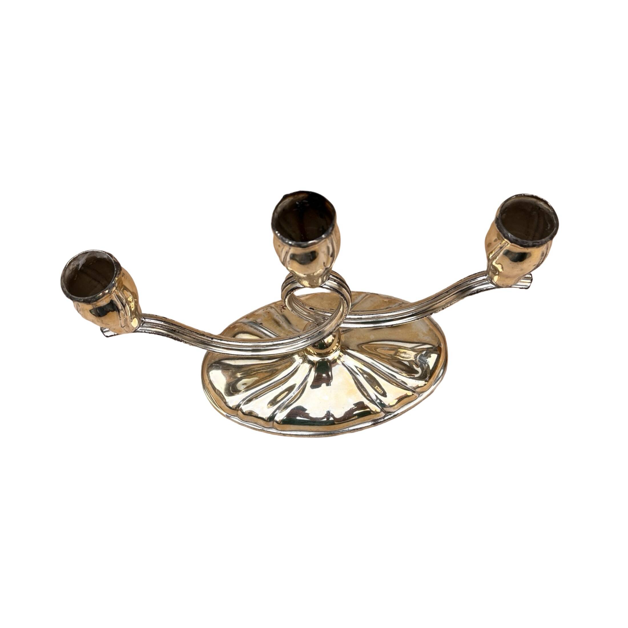 Chandelier à trois bras en métal plaqué, Allemagne, années 1940.