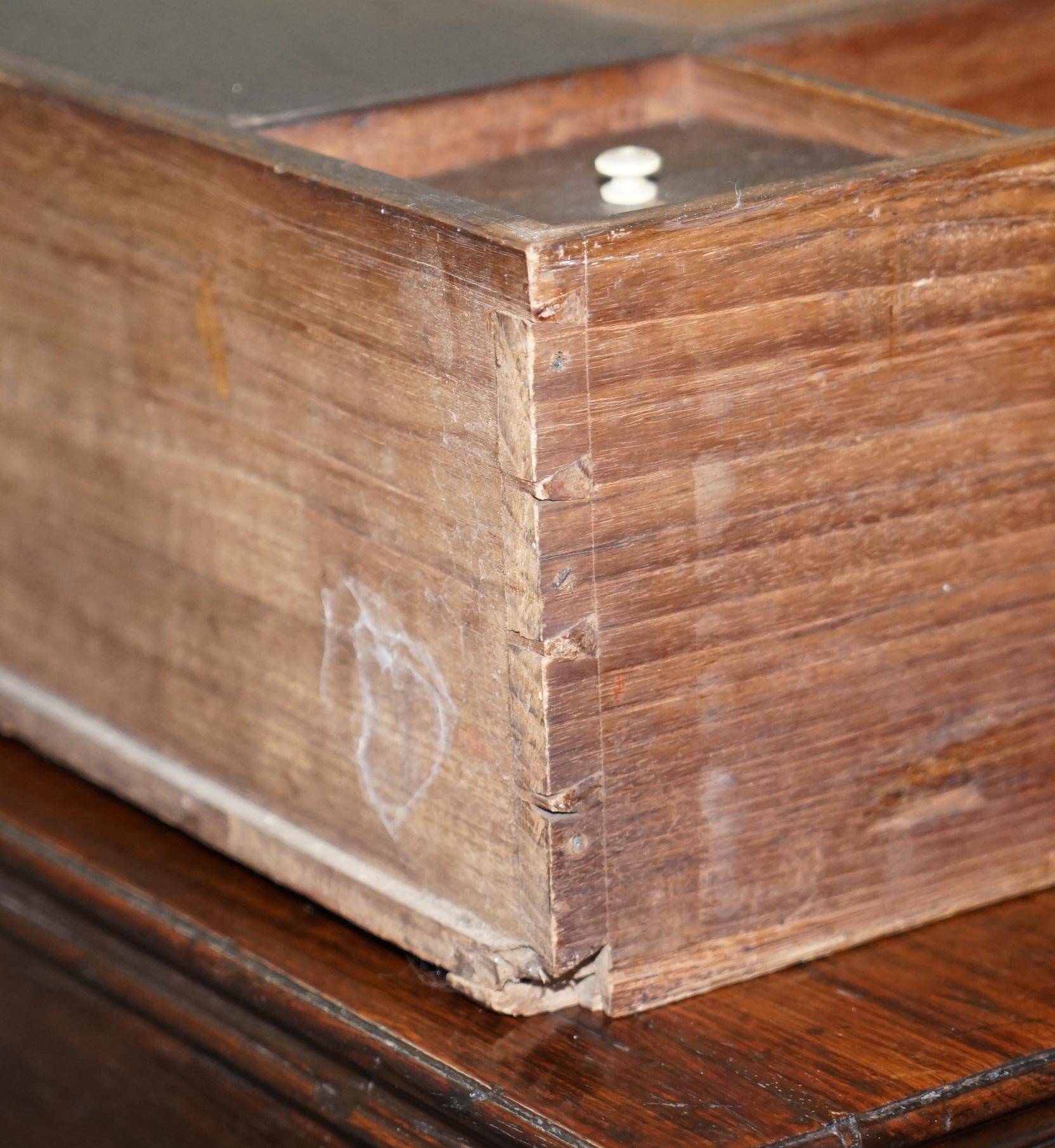 Library secretary George III in Cuban mahogany by Gillows, circa 1790.