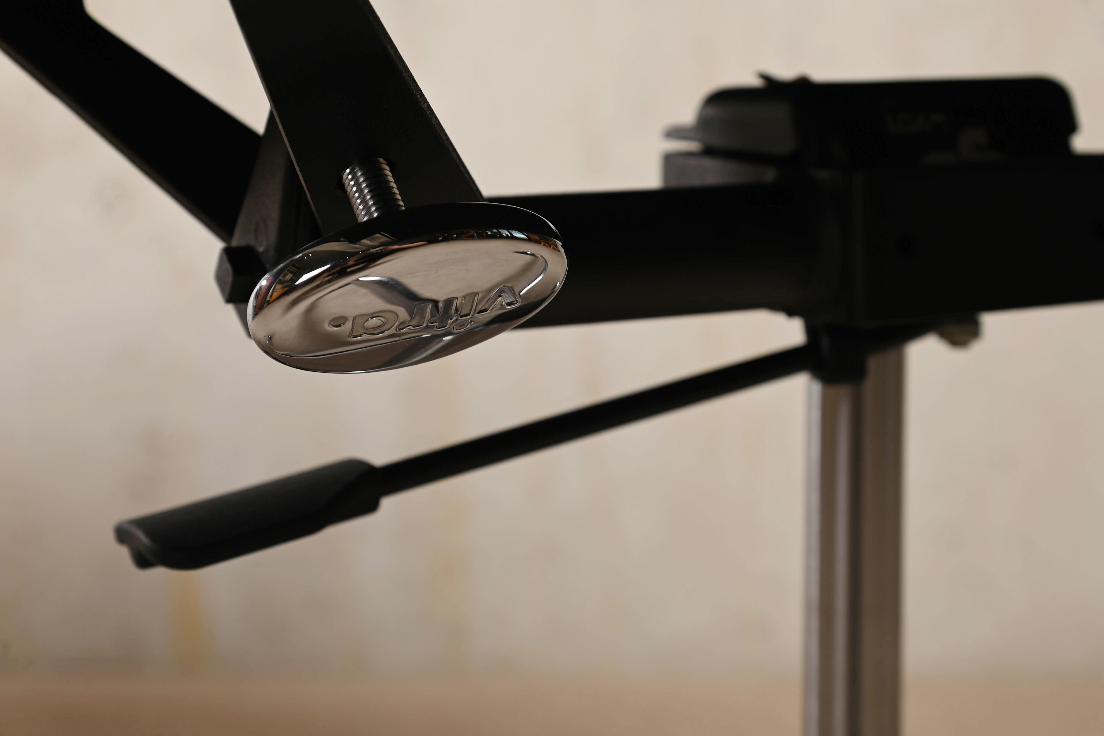 Charles & Ray Eames EA117 Office Chair in Black Leather and Chrome, Vitra