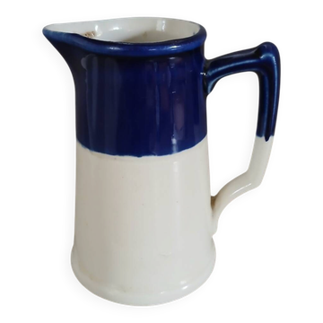 Small jug/old milk pot
