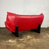 Leolux Tango sofa in cherry red color