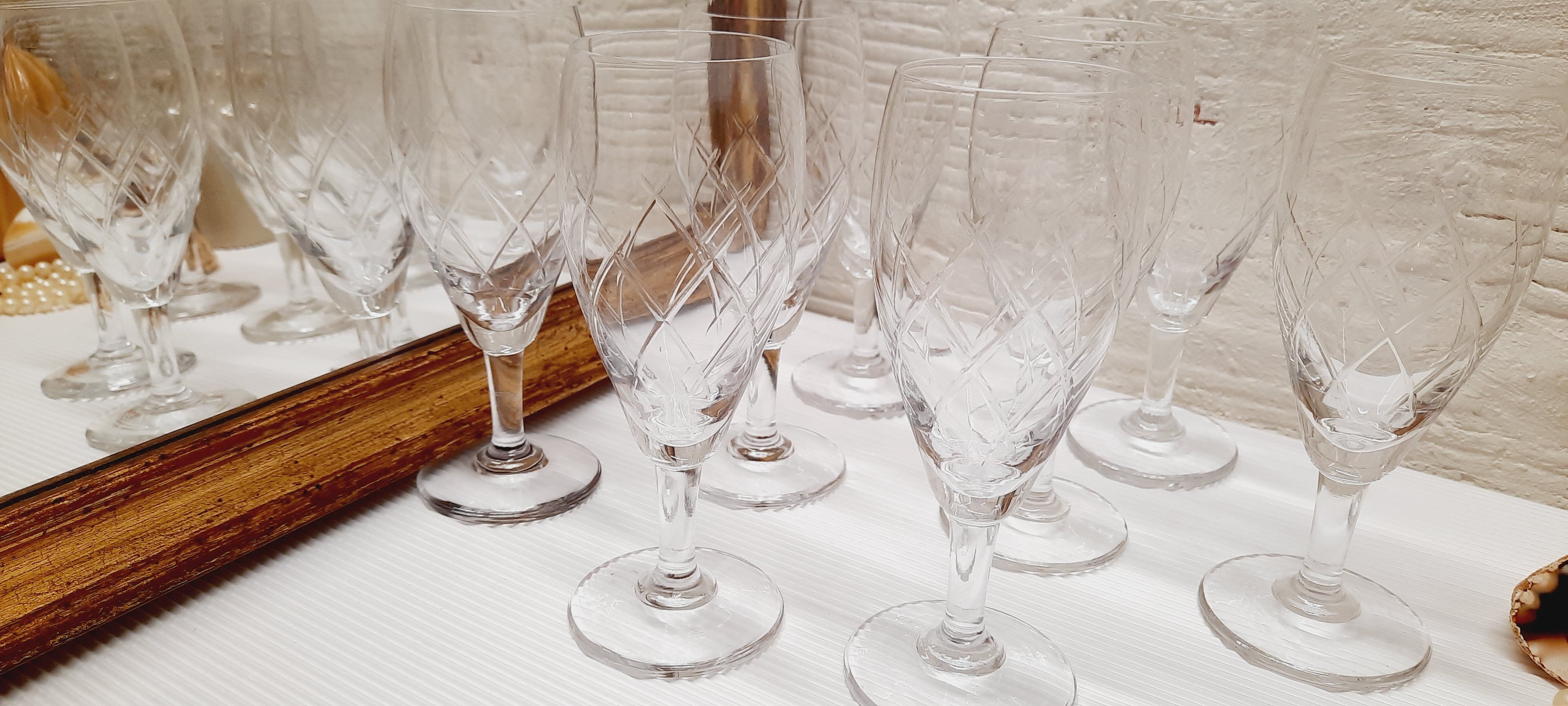 Set 8 glasses champagne glass chiseled