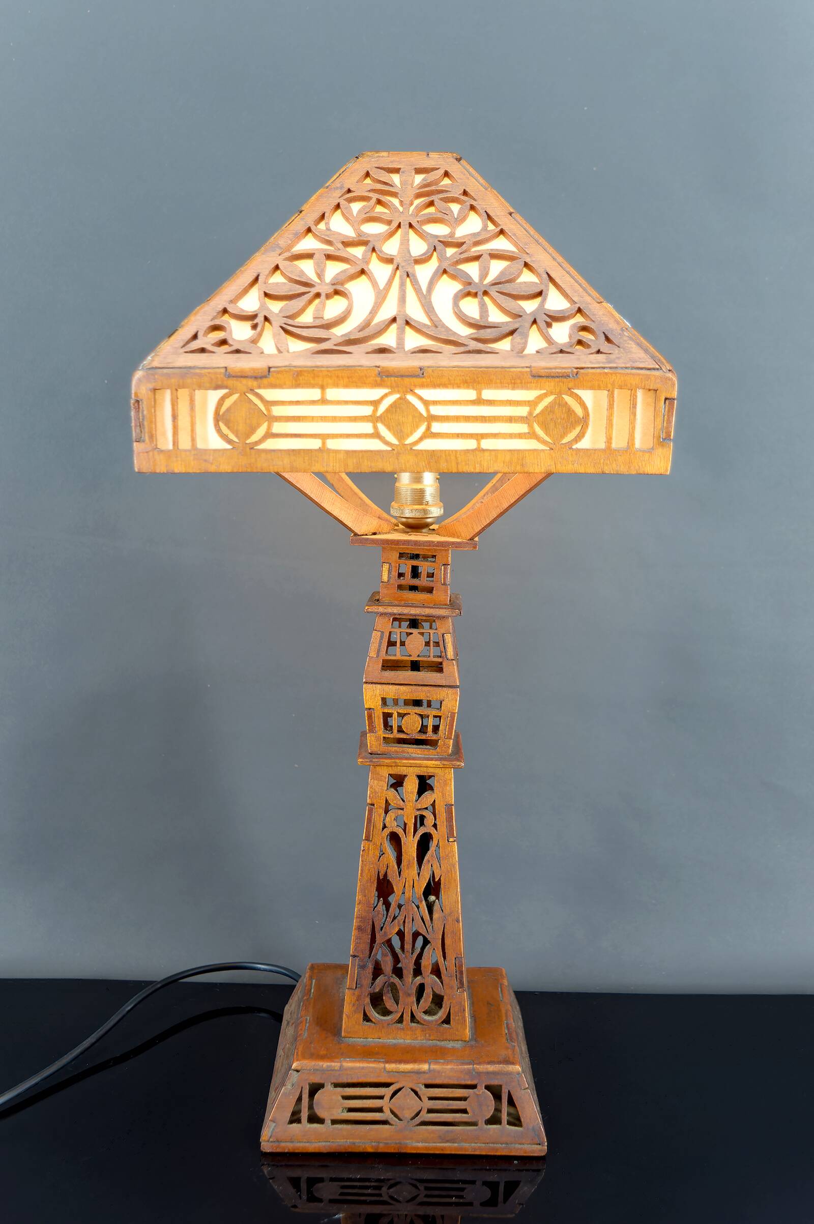 Important Carved Wood Lamp, USA, A&C, Prairie School, c. 1900-1920