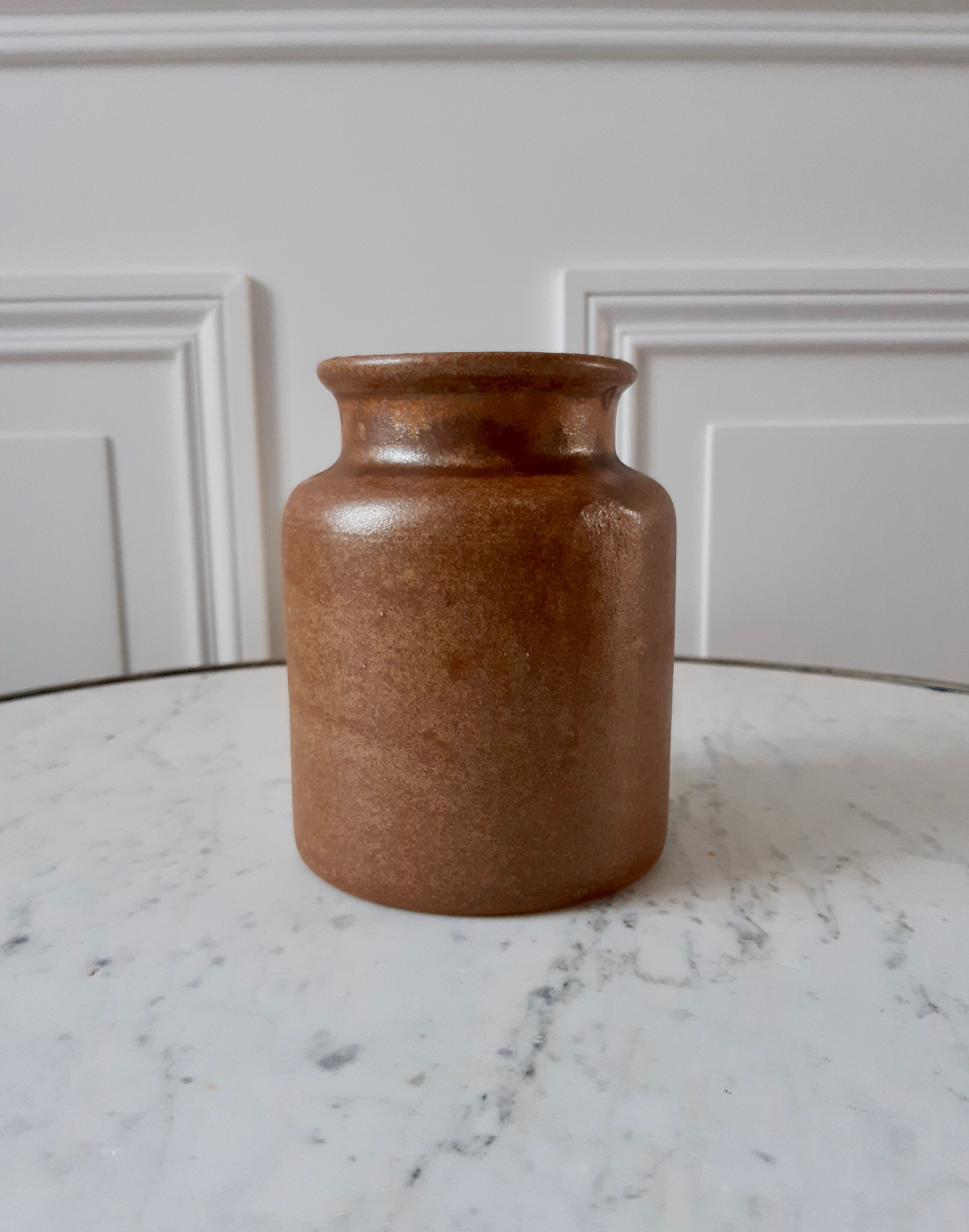 Vintage sandstone pot