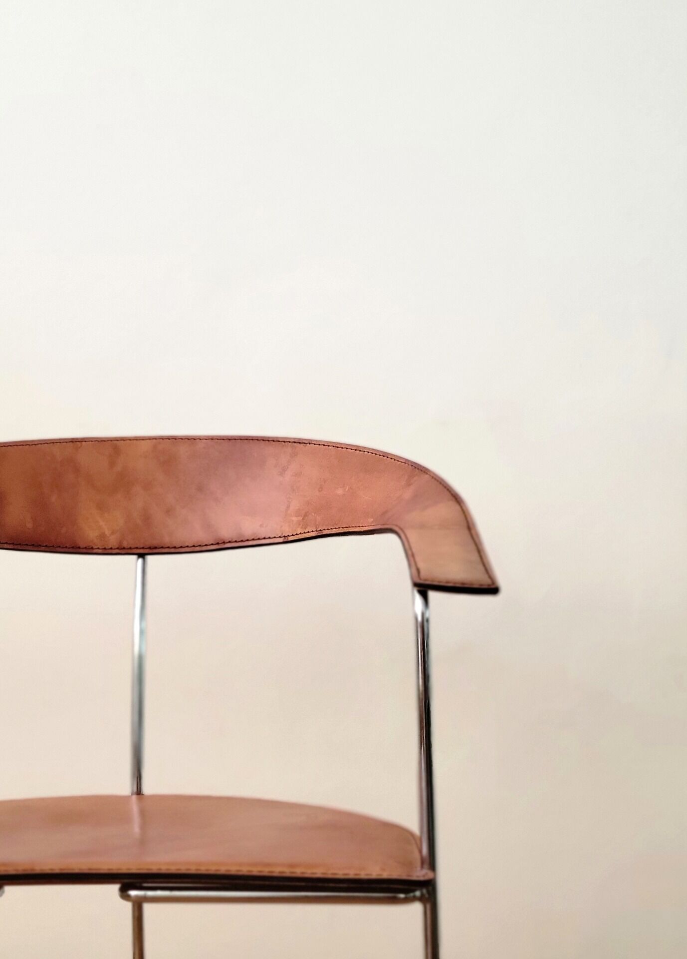 Chaise Arrben Ursula postmoderne en cuir cognac et chrome