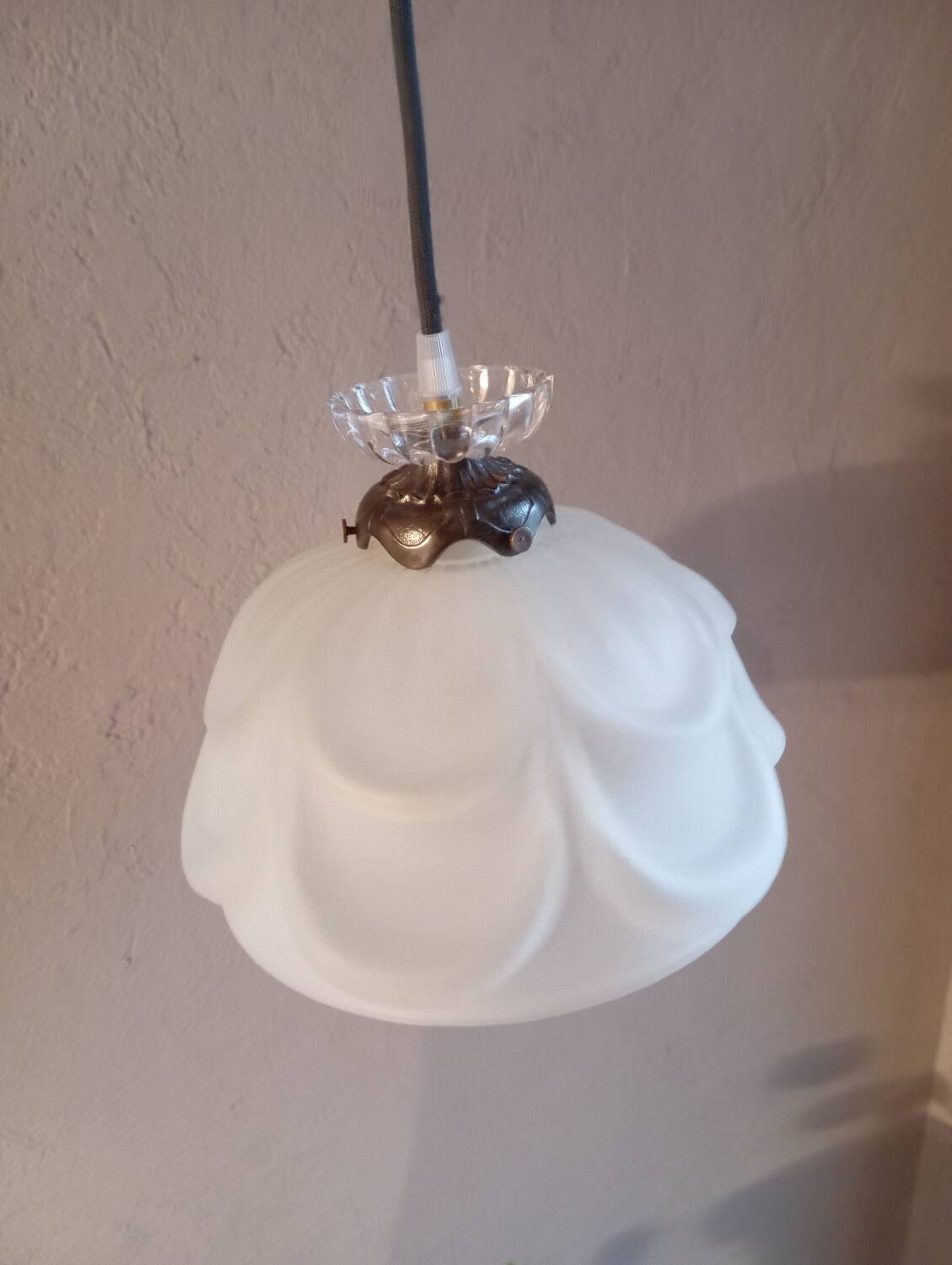 Frosted glass flower suspension, art deco