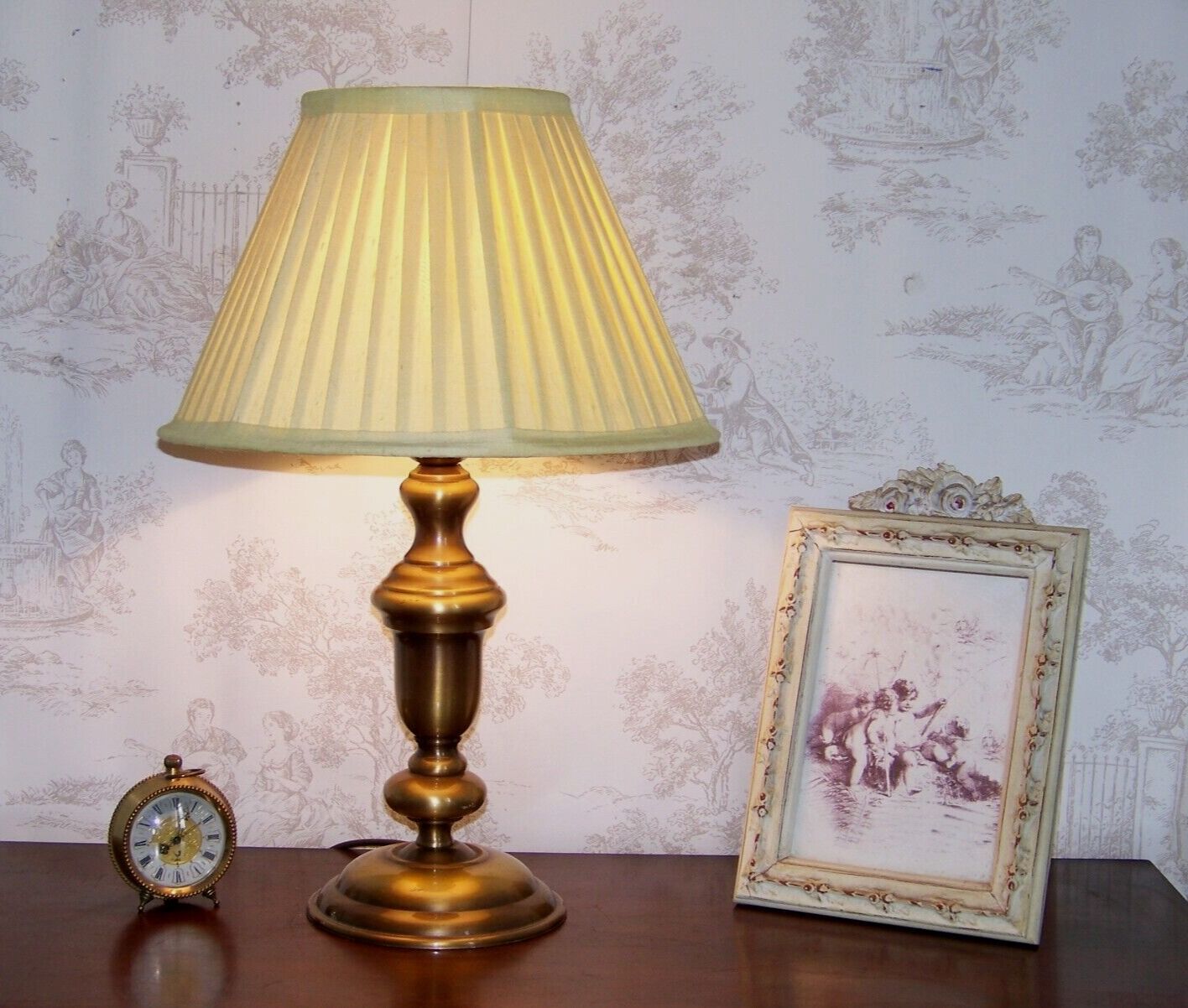 Vintage Brass Table Lamp with Round Base and Cream Pleated Shade 4352