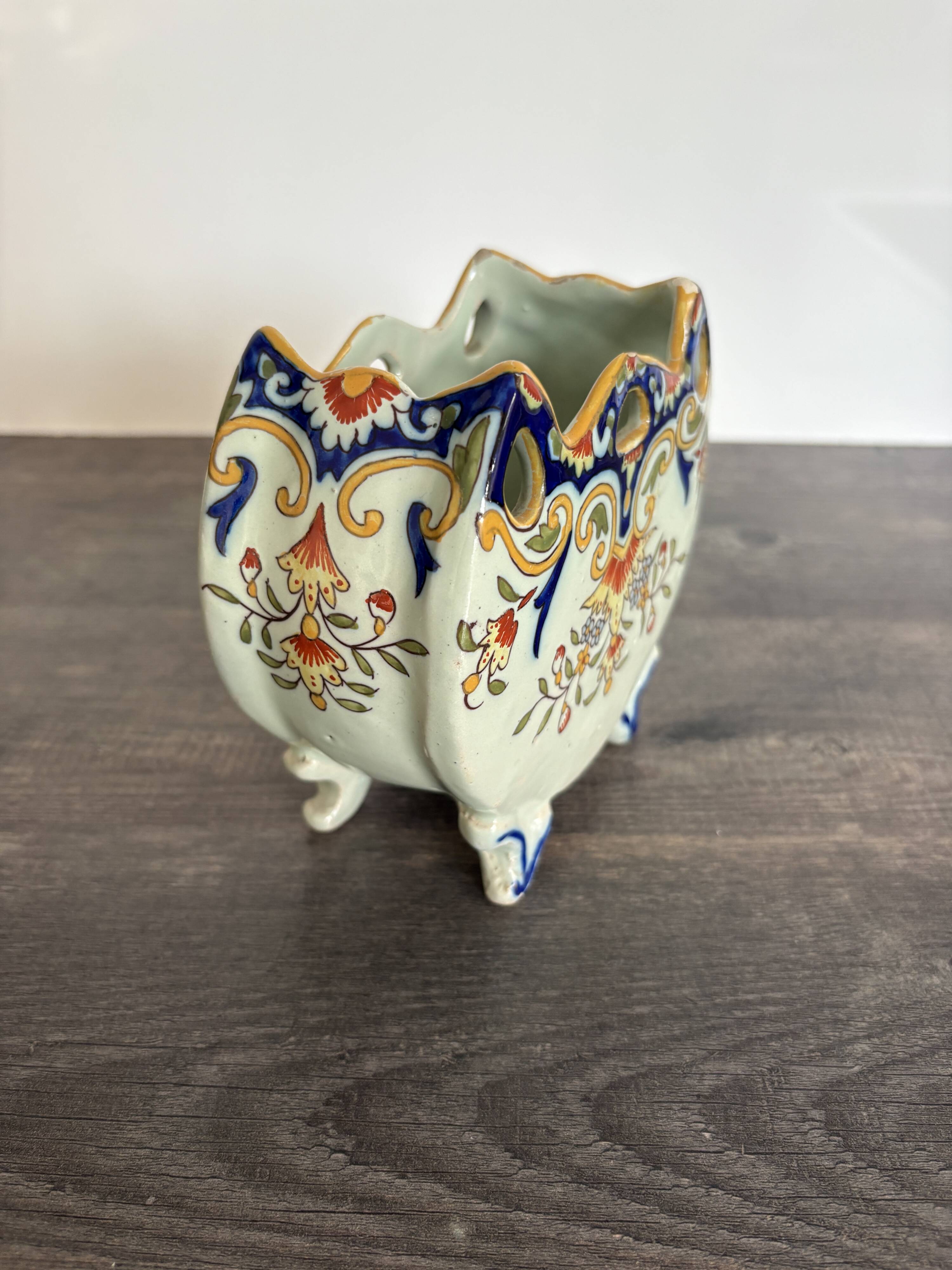 Antique cache-pot in Art Nouveau faience