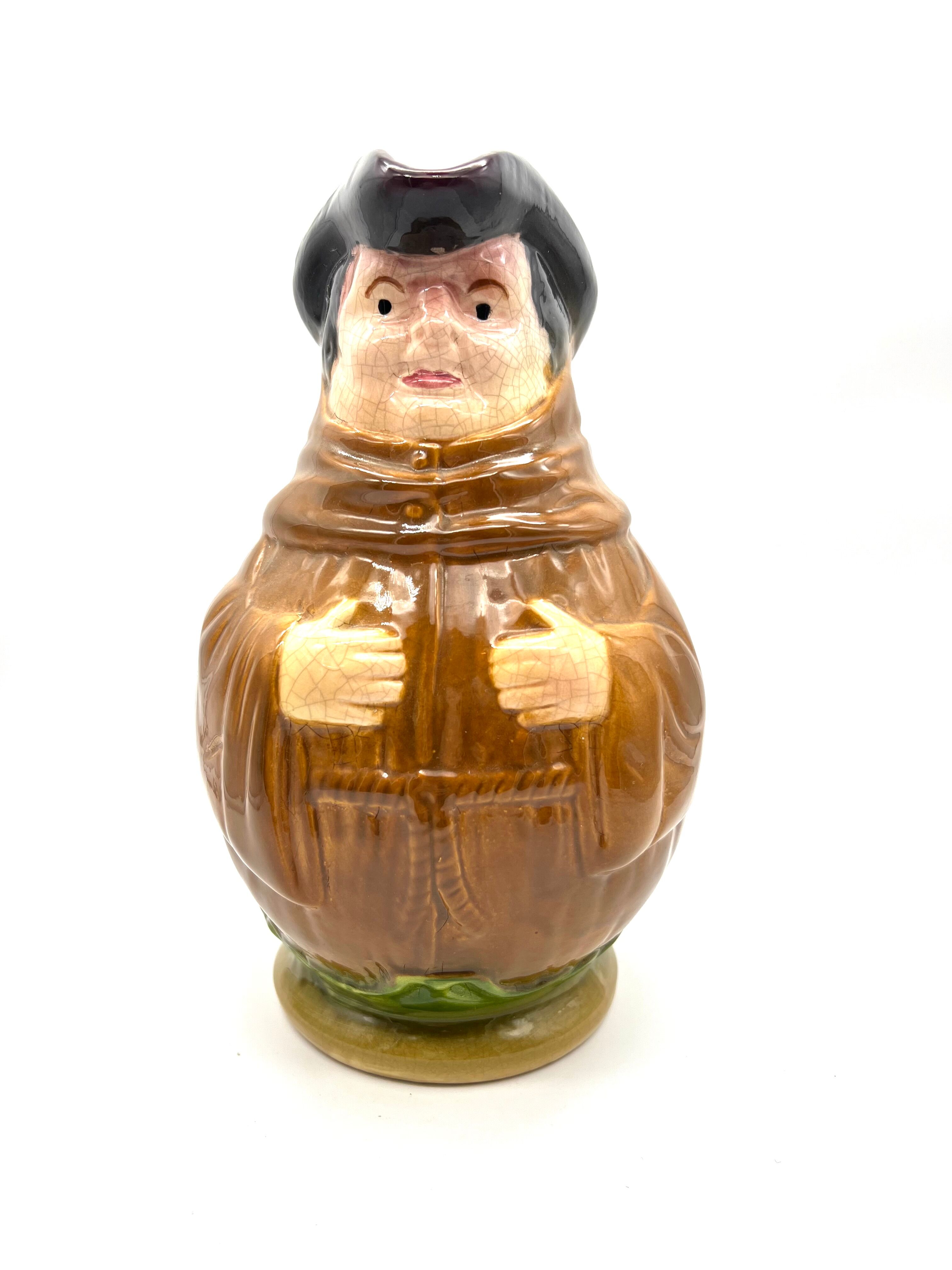 Monk-shaped slurry pitcher