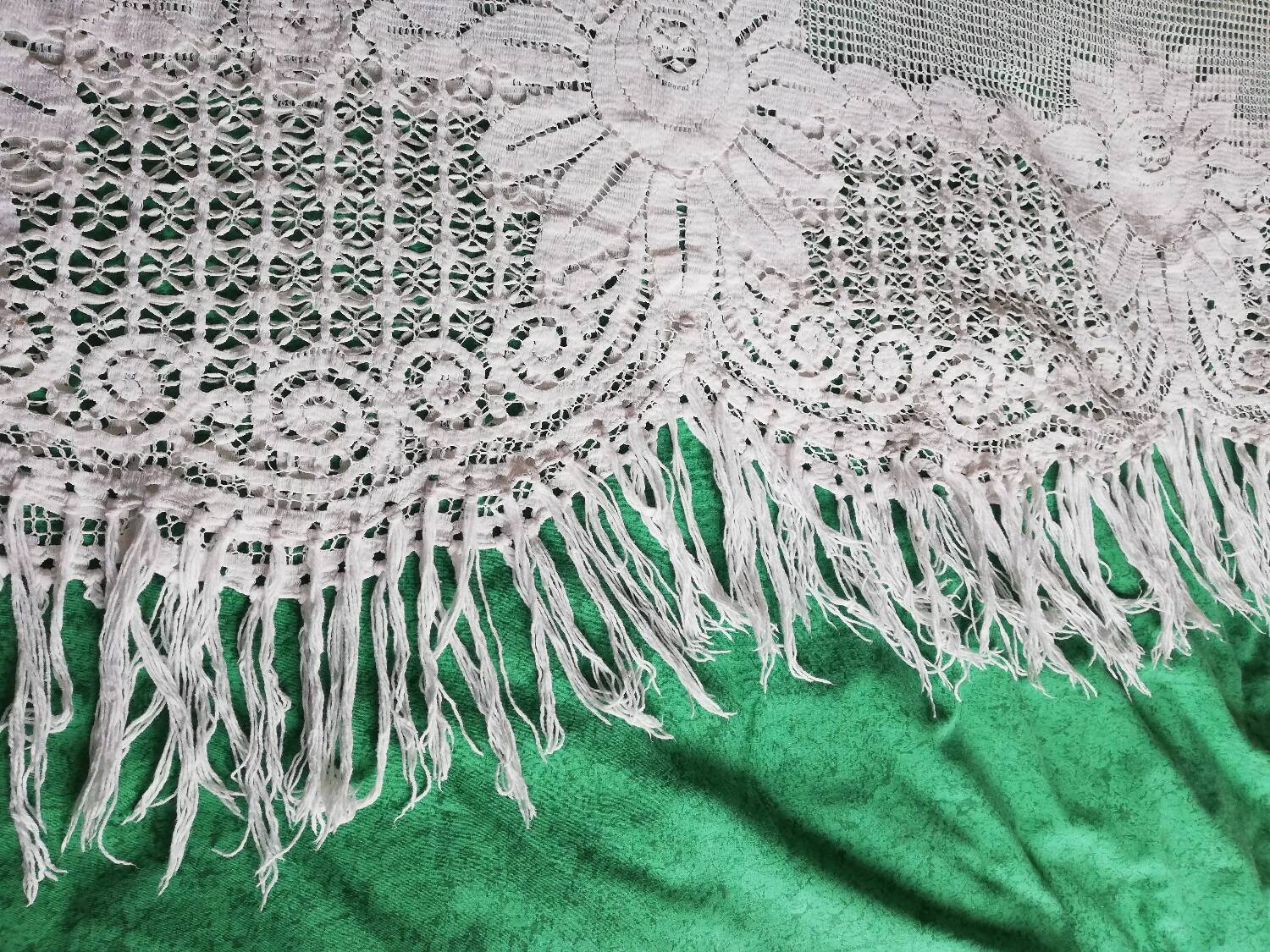 Bedspread, vintage crochet, openwork flowers, square stitches.