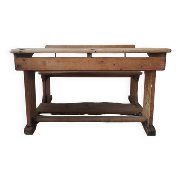Bureau d'écolier ancien