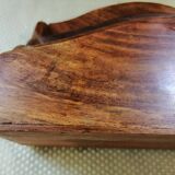 Trieur carries old mail in rosewood from India